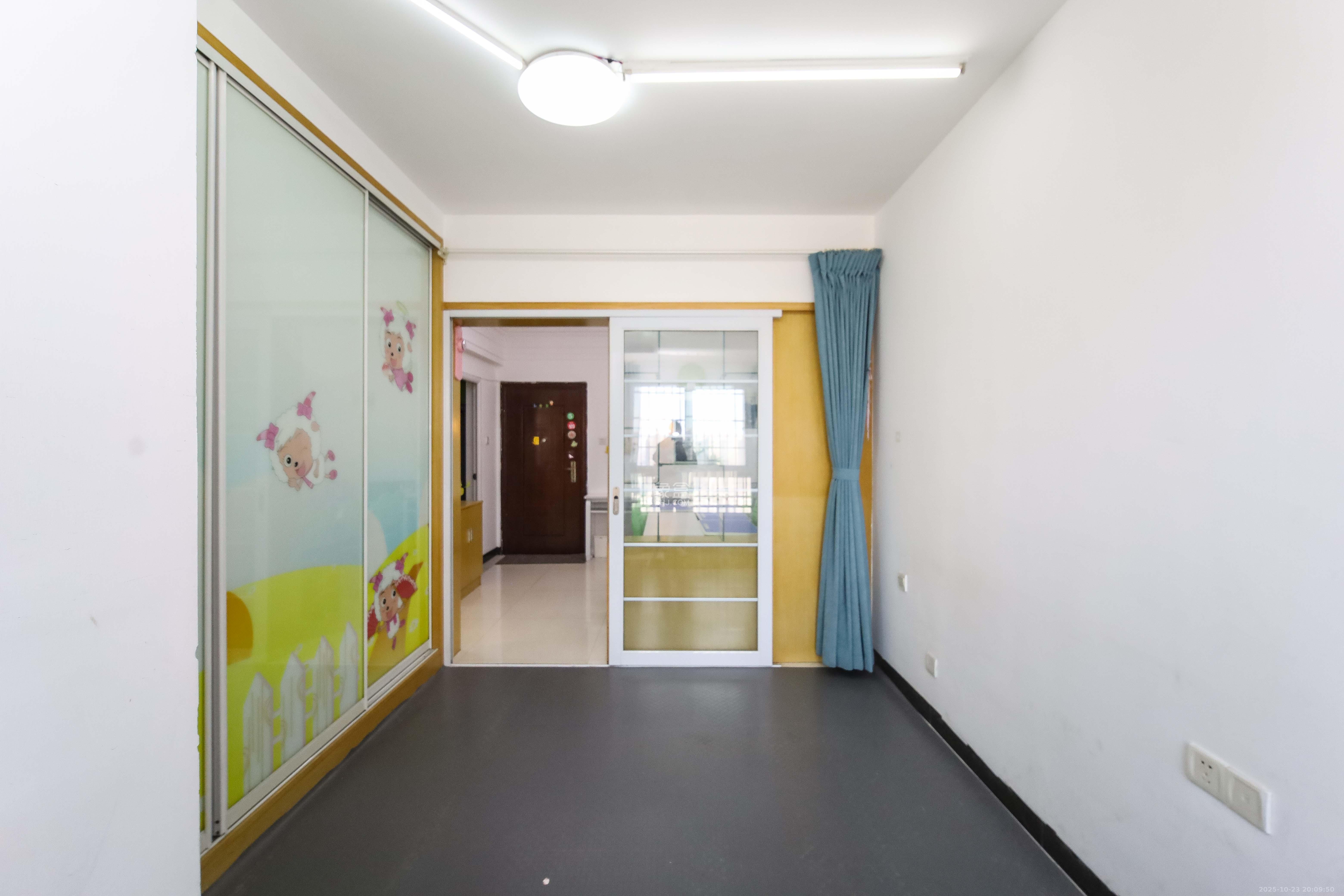 山水华景 2室2厅1卫 48.0万 山水华景 2室2厅1卫 48.0万卧室