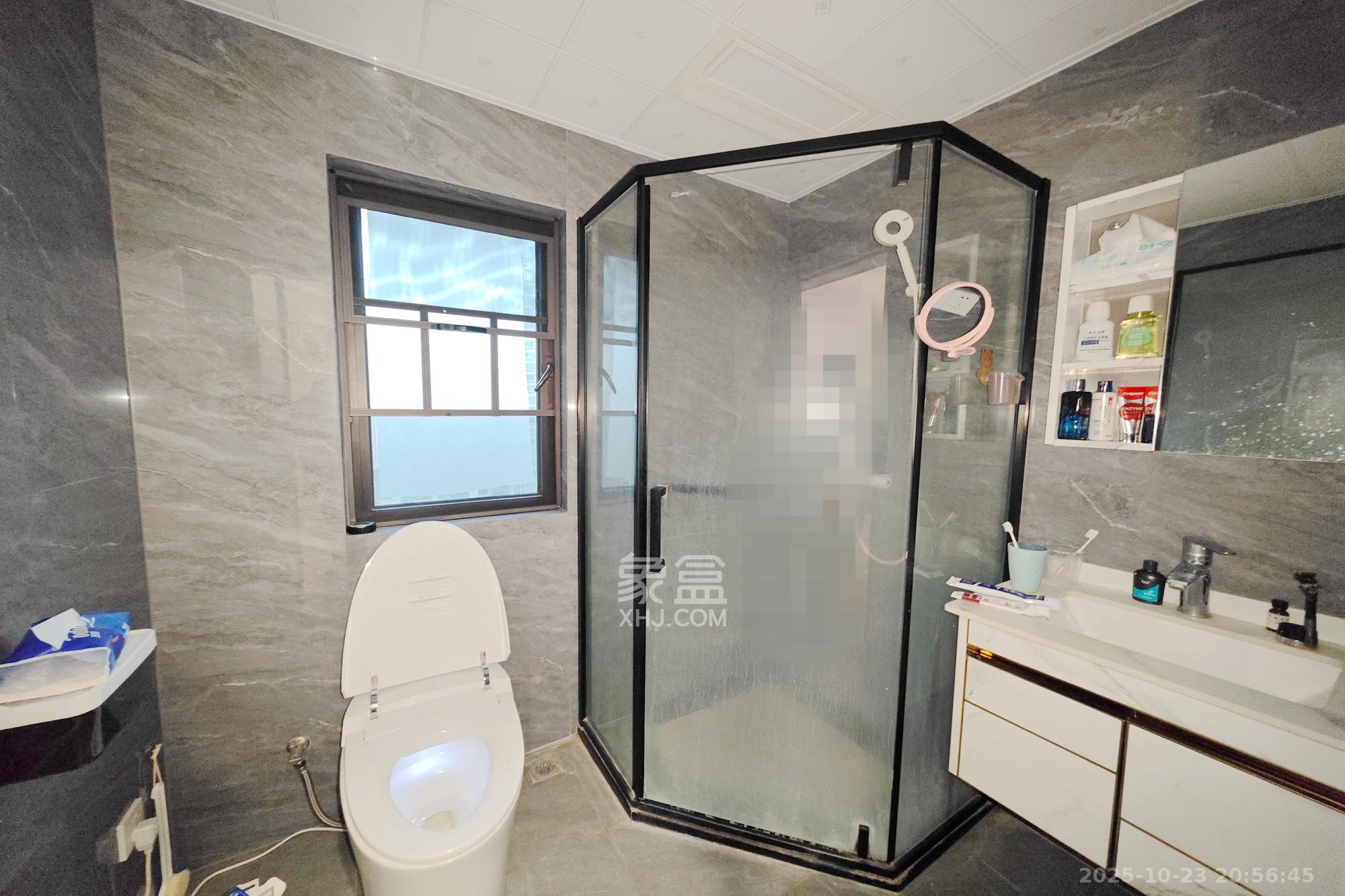 保利大都汇一期、二期  4室2厅1卫    155.0万其他