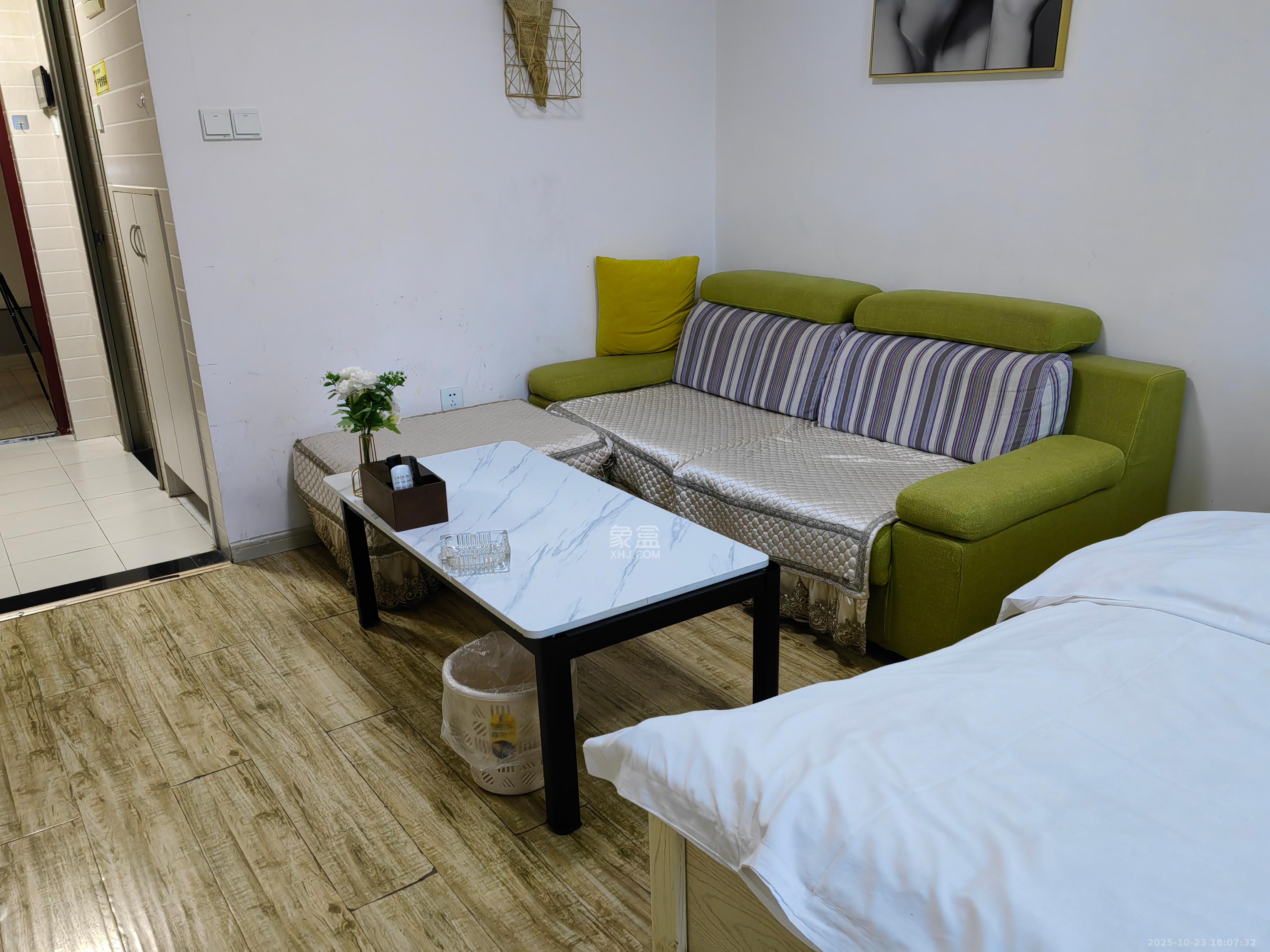 京武浪琴山一、二期 1室2厅2卫 1600.0元/月 京武浪琴山一、二期 1室2厅2卫 1600.0元/月室内图