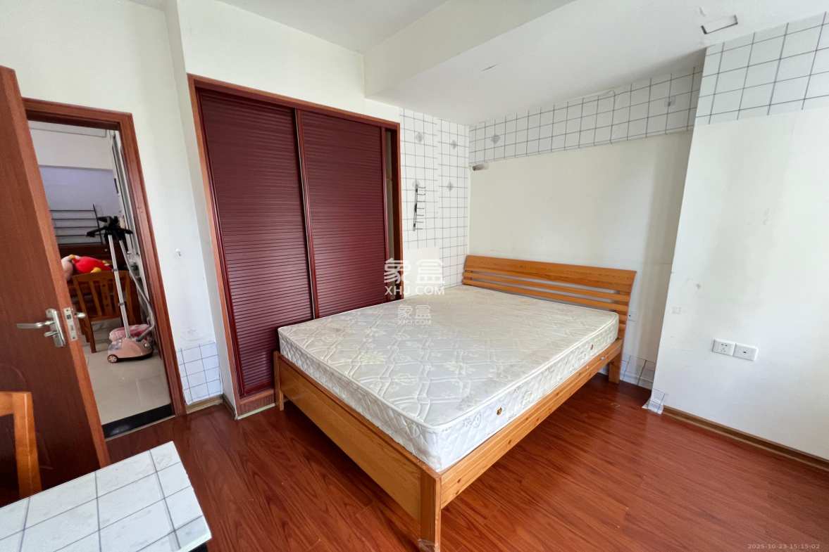 汇都公寓  4室1厅1卫    2400.0元/月 汇都公寓  4室1厅1卫    2400.0元/月室内图