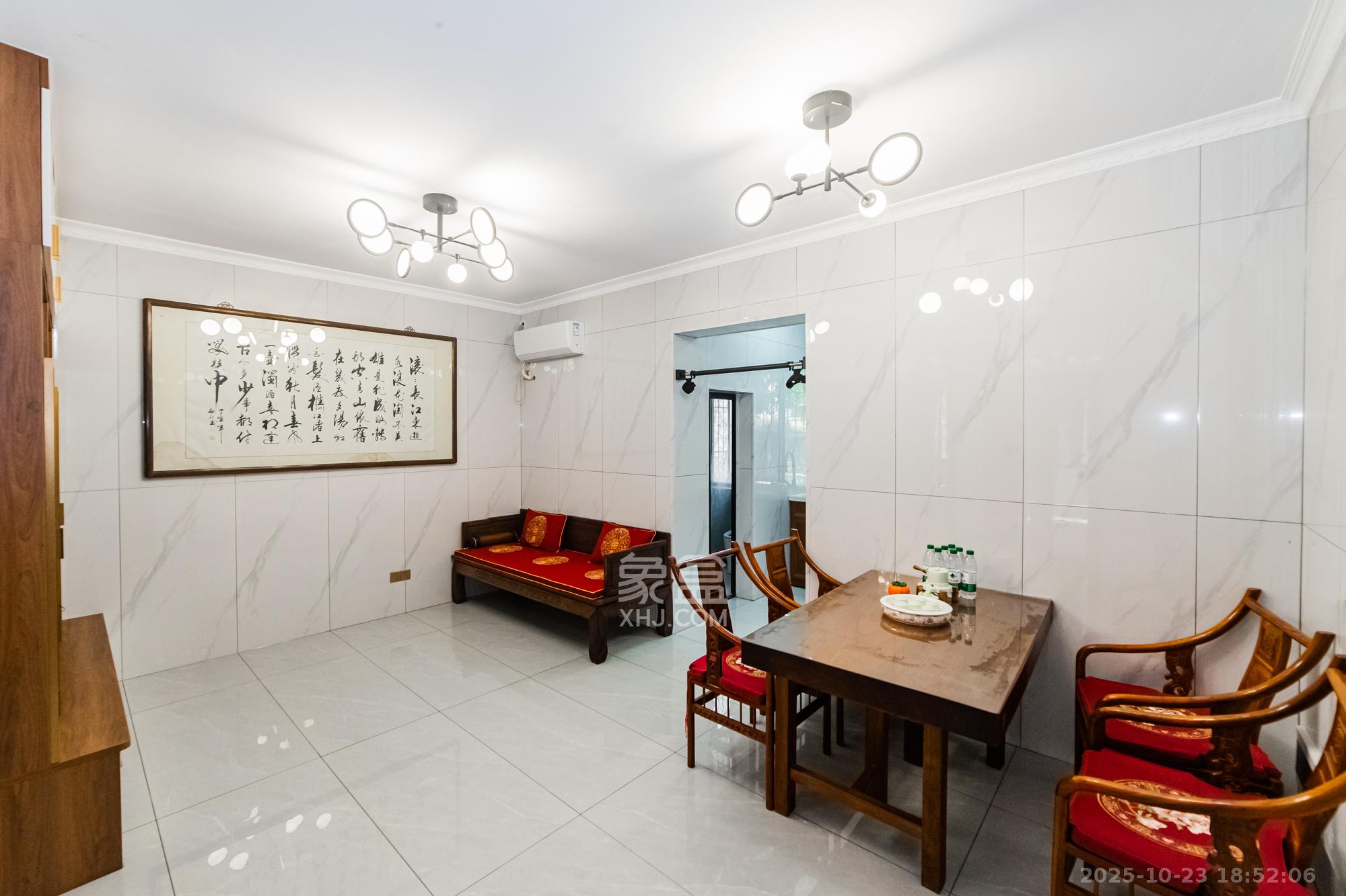 陈家湖小区  1室0厅0卫    88.0万客厅