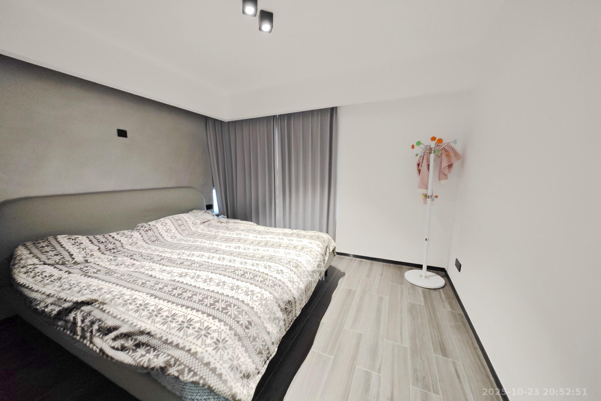 保利大都汇一期、二期  4室2厅2卫    165.0万卧室