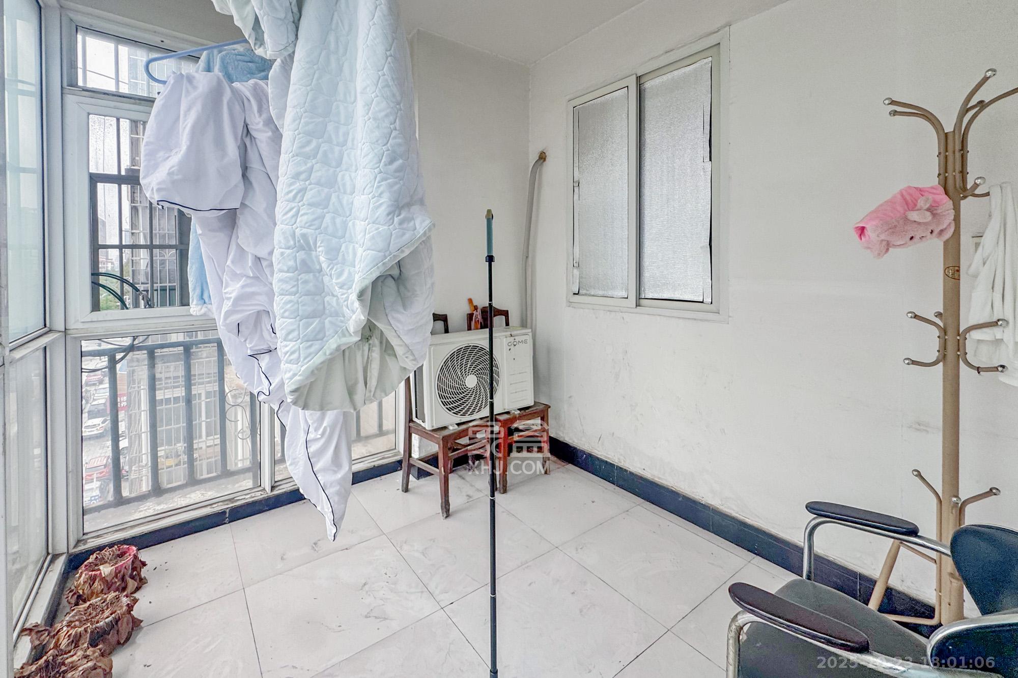 科技公寓 3室2厅2卫 128.8万 科技公寓 3室2厅2卫 128.8万阳台