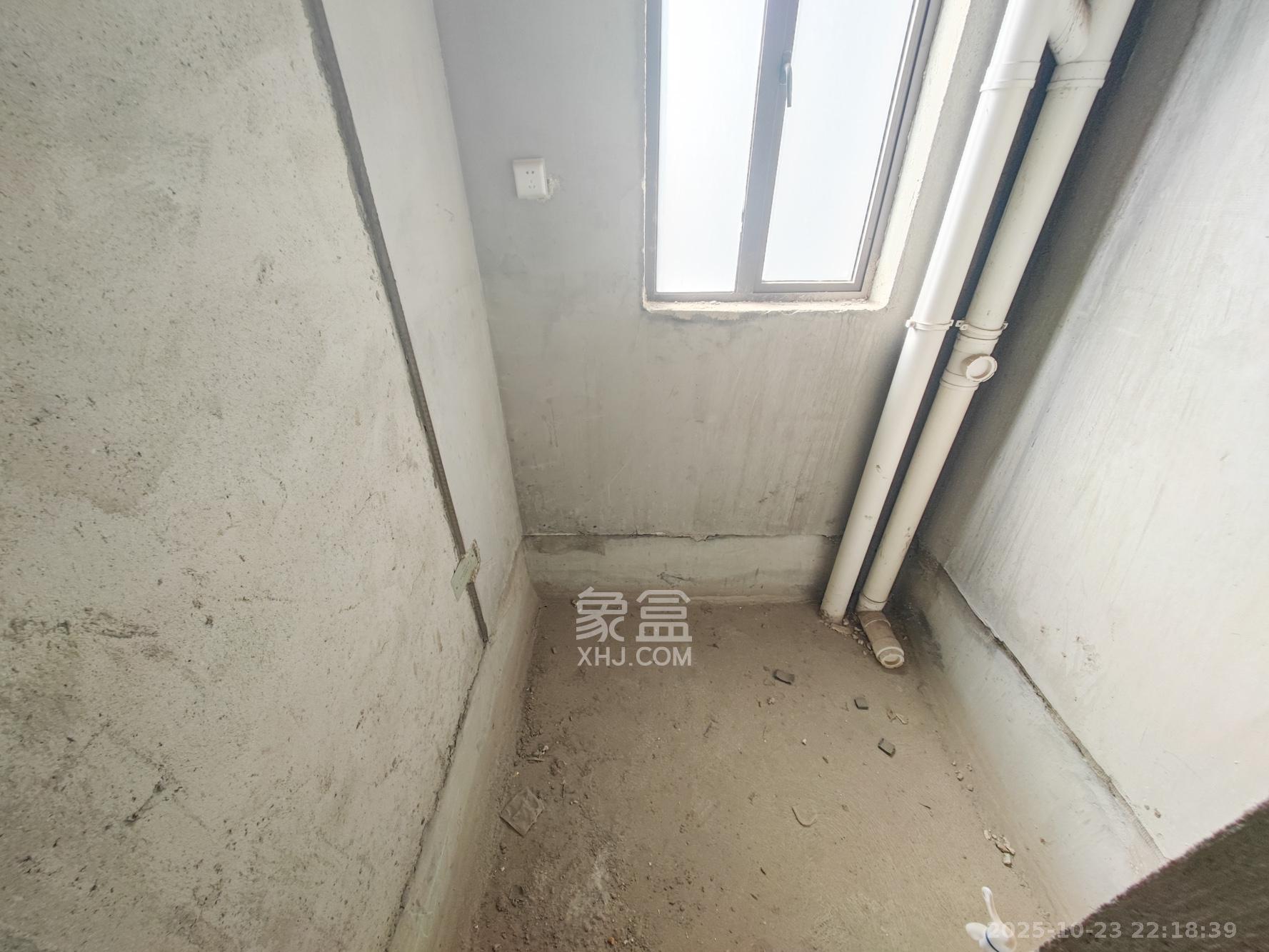 云开壹品樾玺  3室2厅2卫    87.0万卫生间