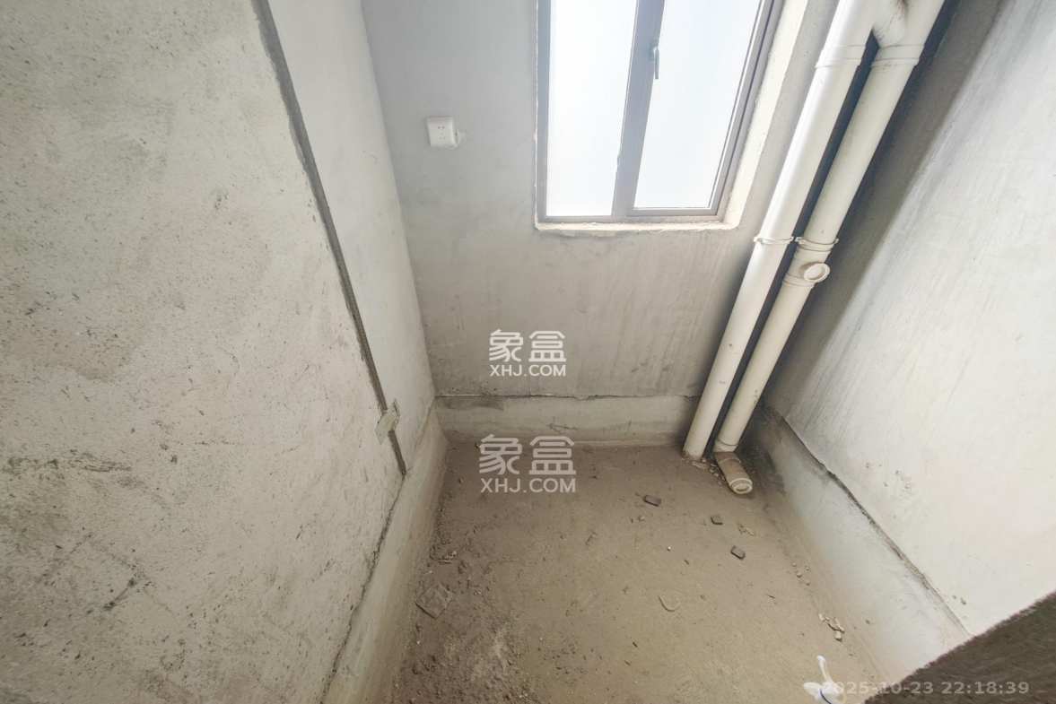 云开壹品樾玺 3室2厅2卫 87.0万 云开壹品樾玺 3室2厅2卫 87.0万卫生间