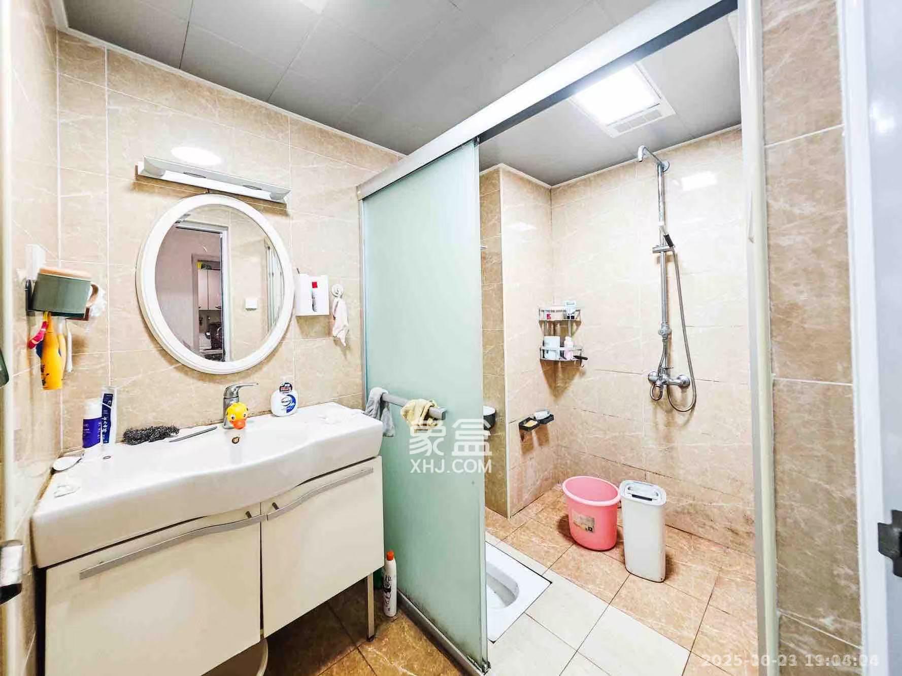 双湾国际(湘江御景花园)  3室2厅2卫    2600.0元/月 双湾国际(湘江御景花园)  3室2厅2卫    2600.0元/月室内图