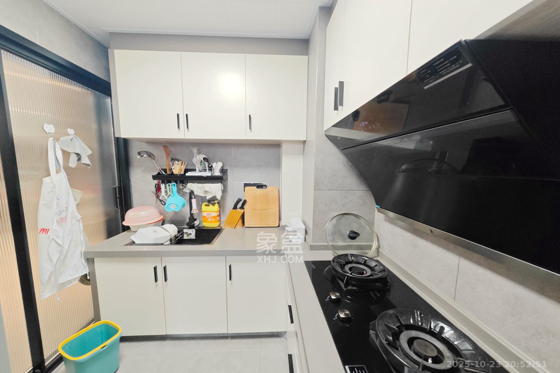 保利大都汇一期、二期  4室2厅2卫    165.0万厨房