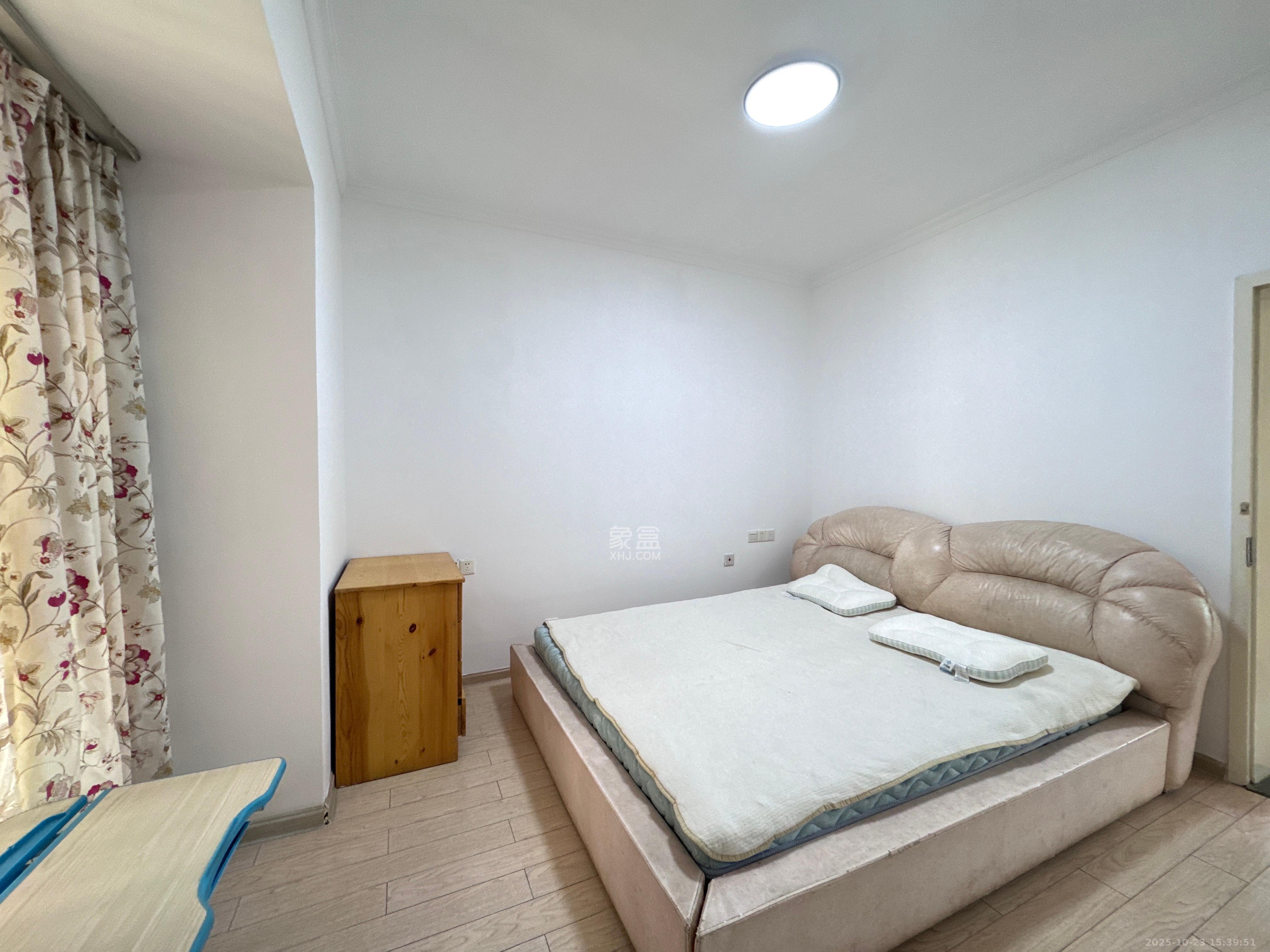 岳泰理想城 3室2厅1卫 2700.0元/月 岳泰理想城 3室2厅1卫 2700.0元/月室内图