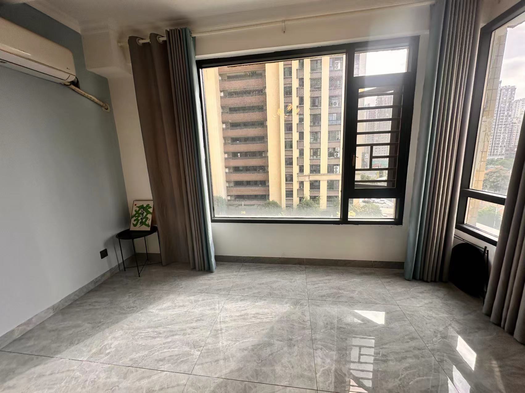 万恒白金汉宫  3室2厅2卫    2500.0元/月户型图