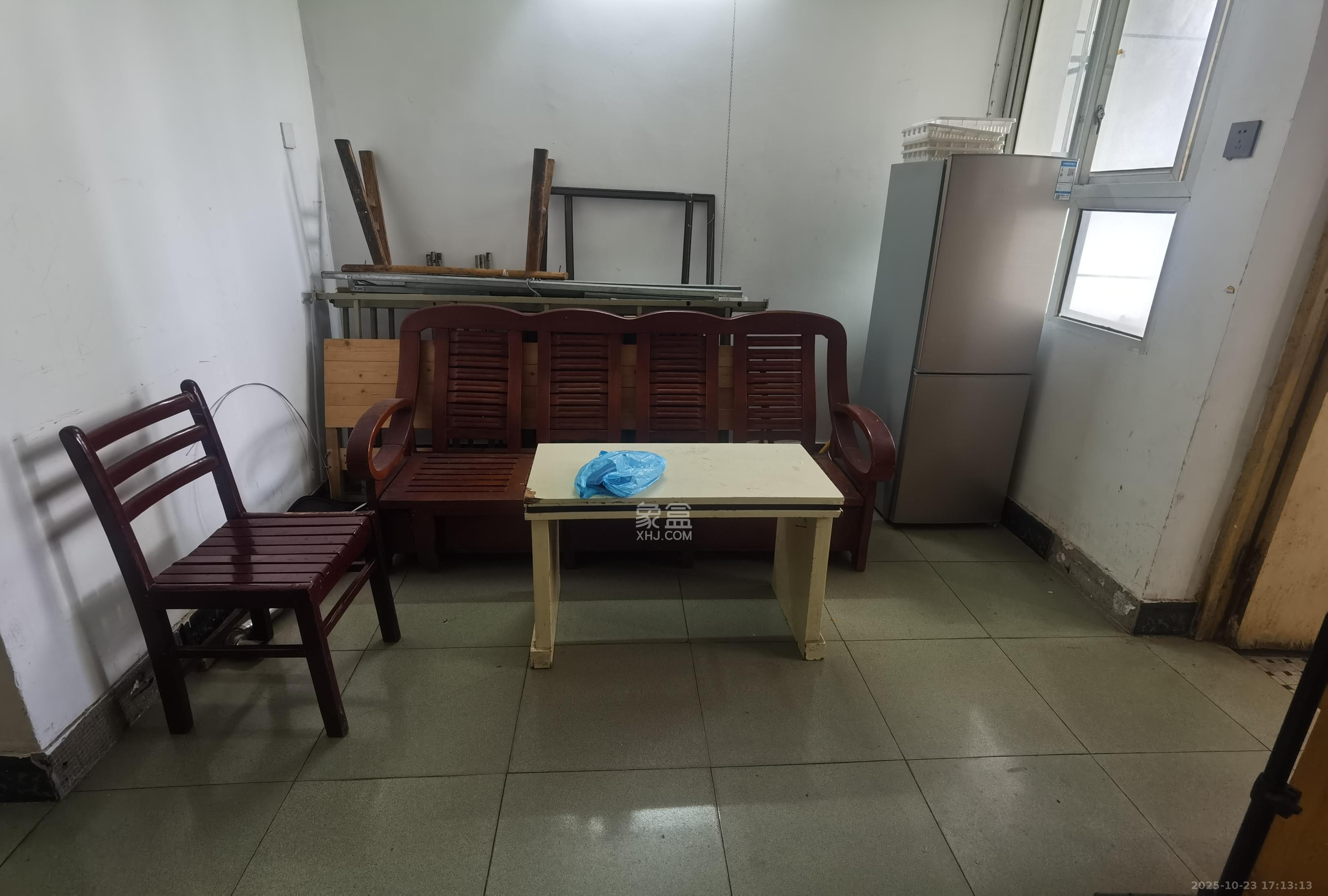 东风路地税局  4室1厅1卫    1500.0元/月