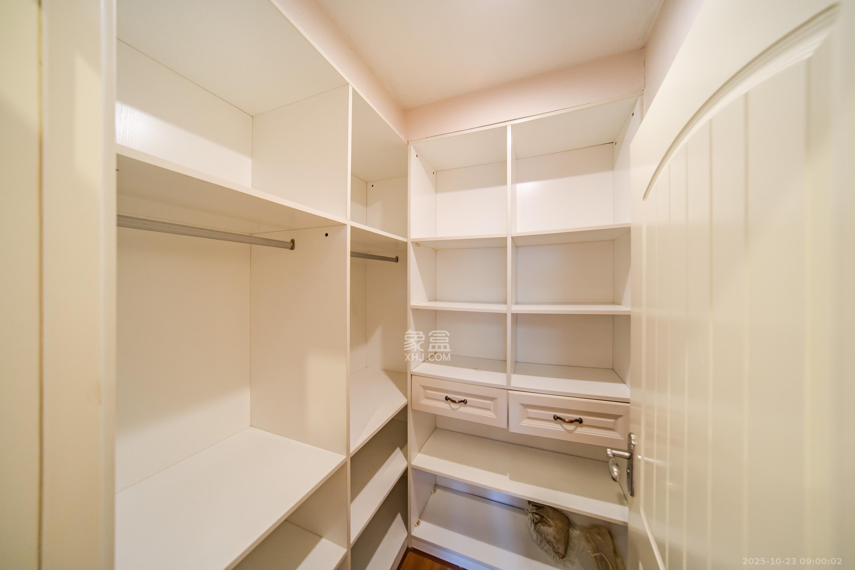 洋湖18克拉（旷远洋湖18克拉）  4室2厅2卫    3500.0元/月室内图