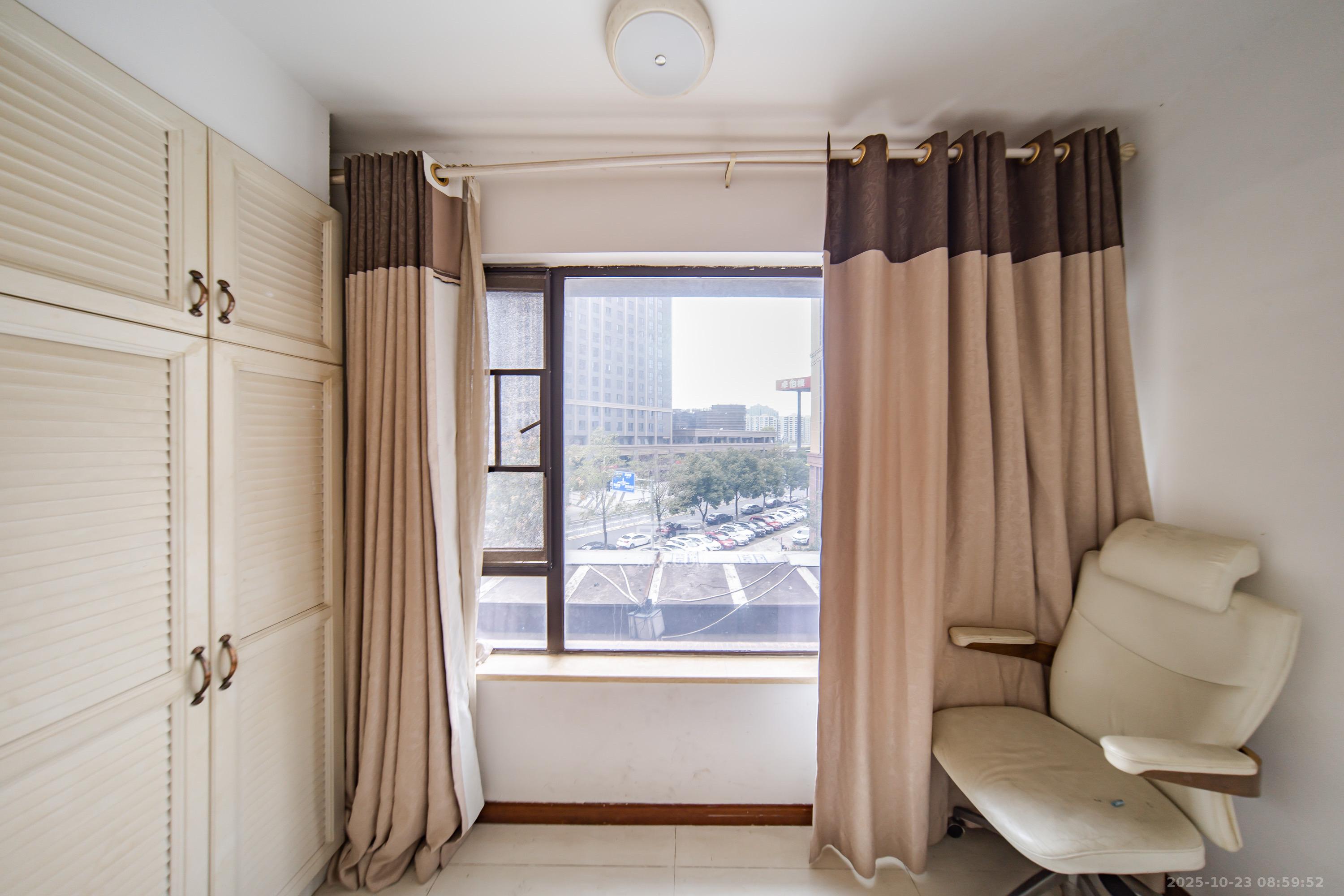 洋湖18克拉(旷远洋湖18克拉) 4室2厅2卫 3500.0元/月 洋湖18克拉(旷远洋湖18克拉) 4室2厅2卫 3500.0元/月室内图