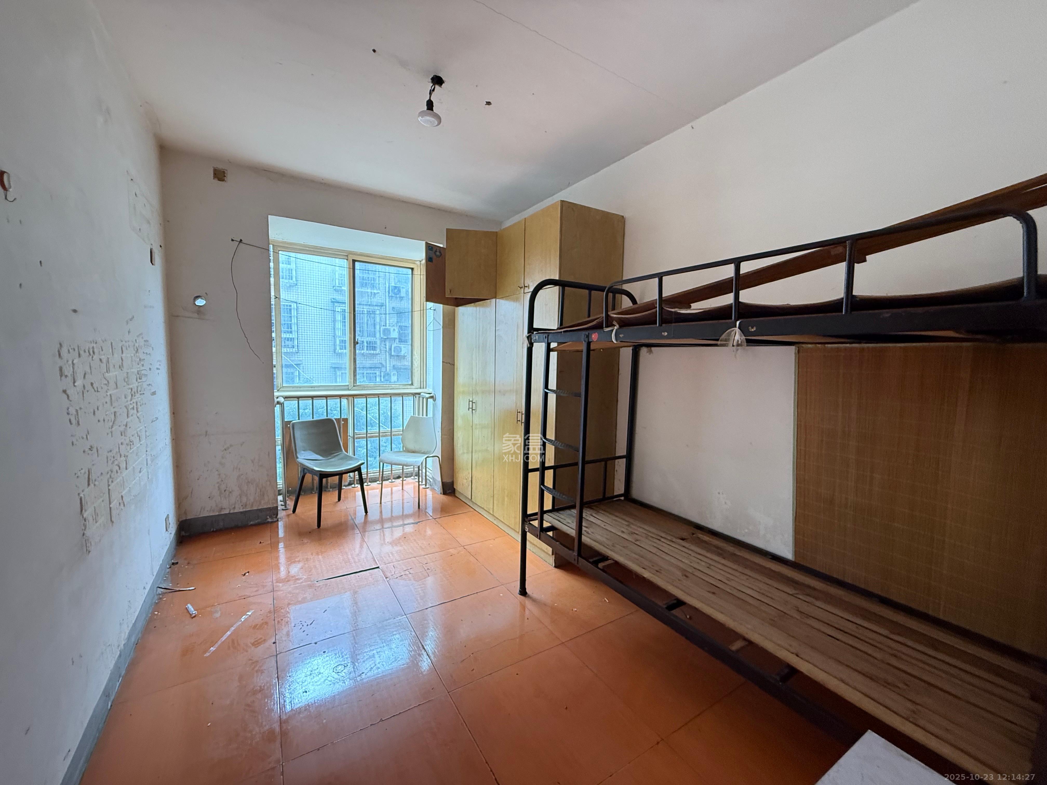 红星农博住宅小区（佳英农博小区）  3室2厅2卫    1600.0元/月室内图