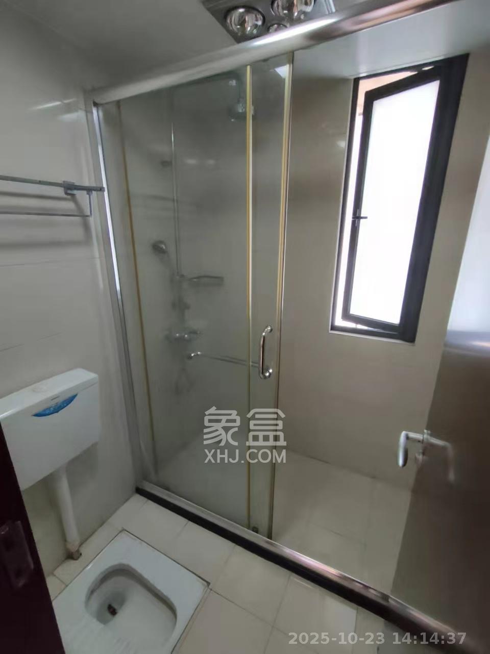 藏珑湖上国际花园 3室2厅1卫 3500.0元/月 藏珑湖上国际花园 3室2厅1卫 3500.0元/月室内图