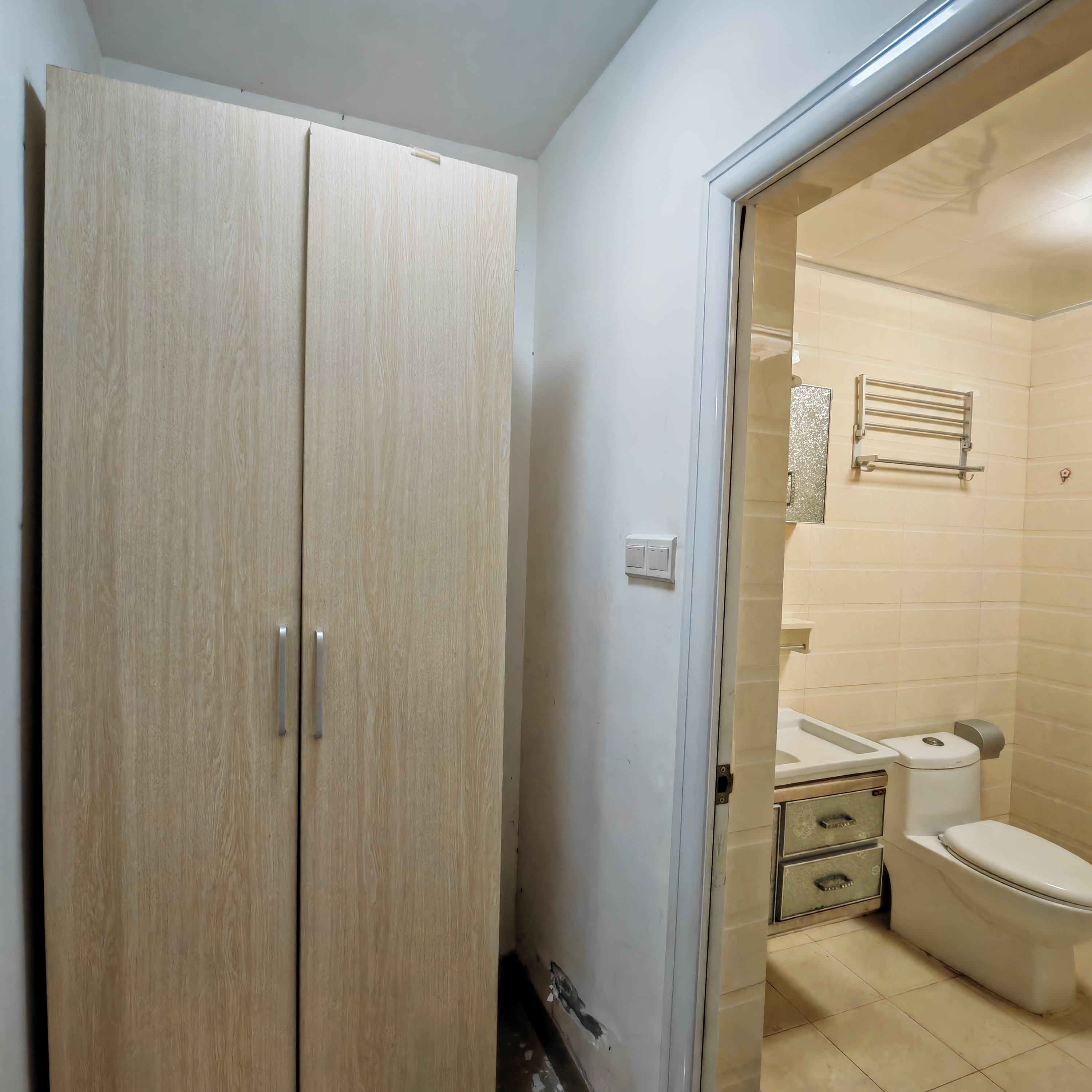 海阔天空-国瑞城二期（雅仕苑）  2室2厅1卫    220.0万客厅