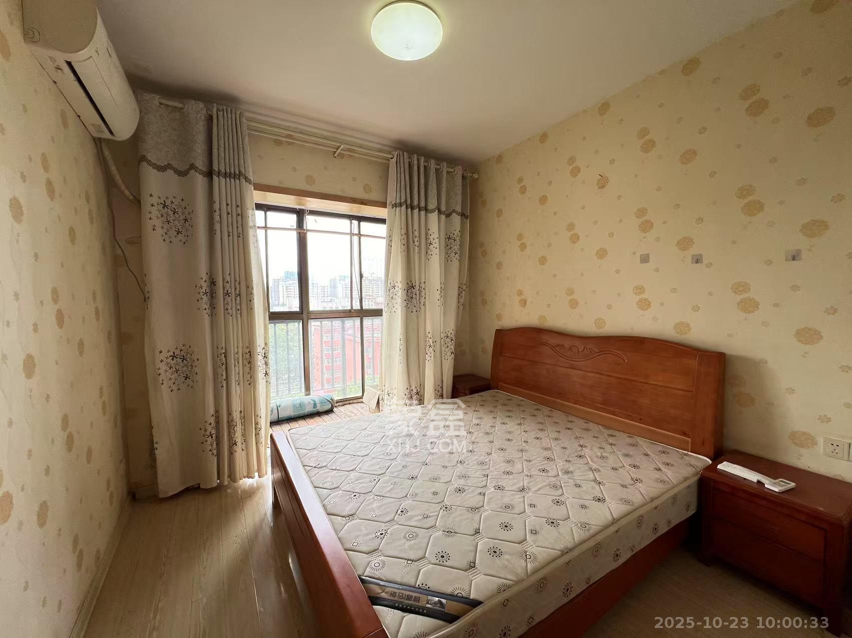 岳泰理想城 3室2厅2卫 3100.0元/月 岳泰理想城 3室2厅2卫 3100.0元/月室内图