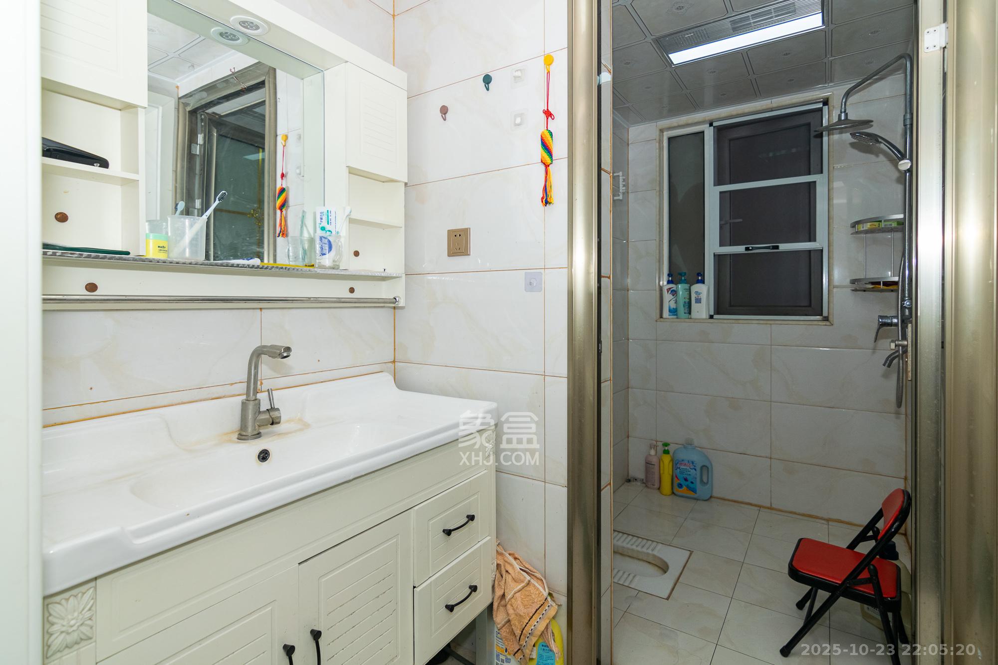 新城国际花都  3室2厅1卫    64.0万卫生间