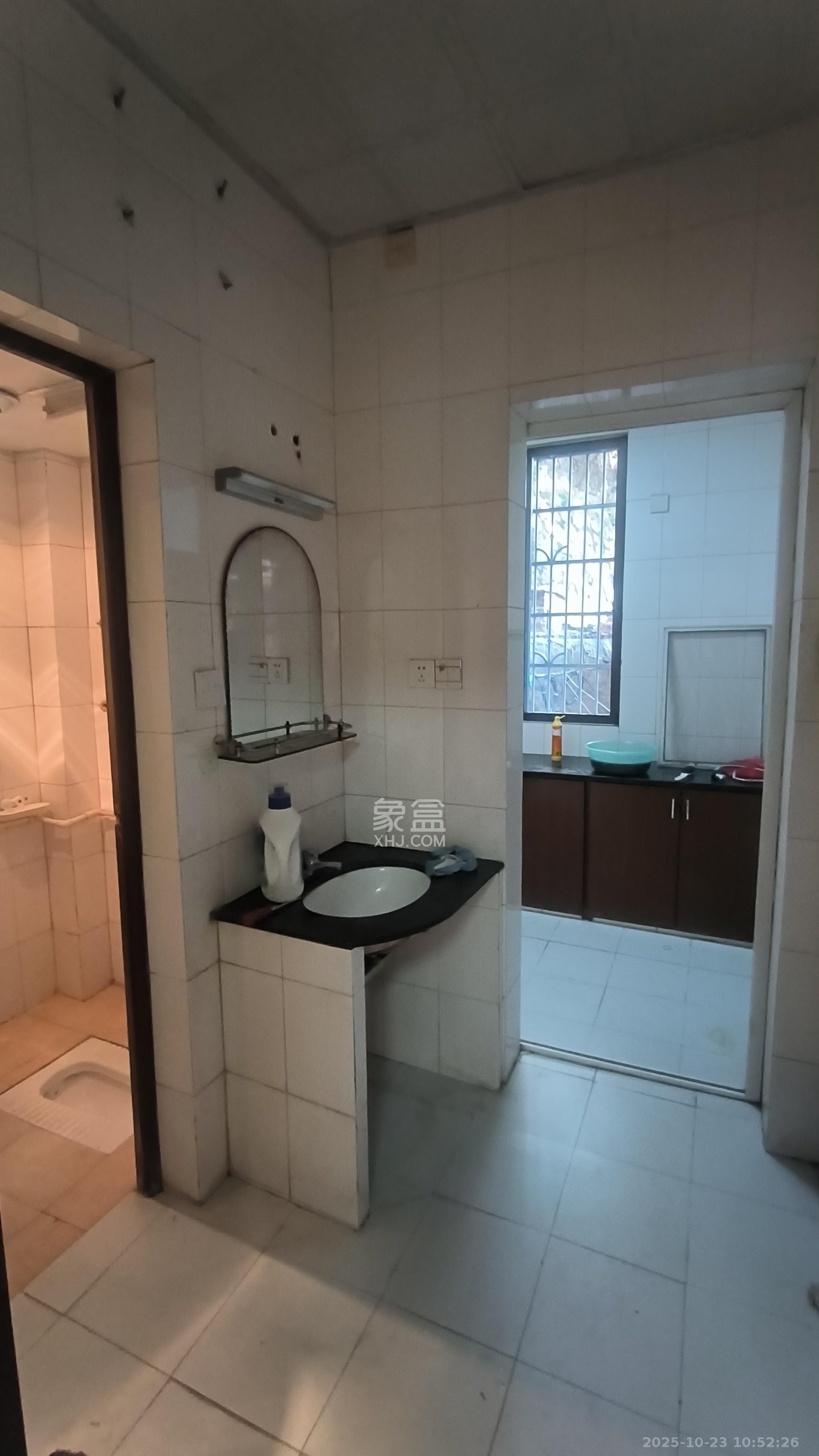 红旗区四片  3室2厅1卫    2200.0元/月室内图