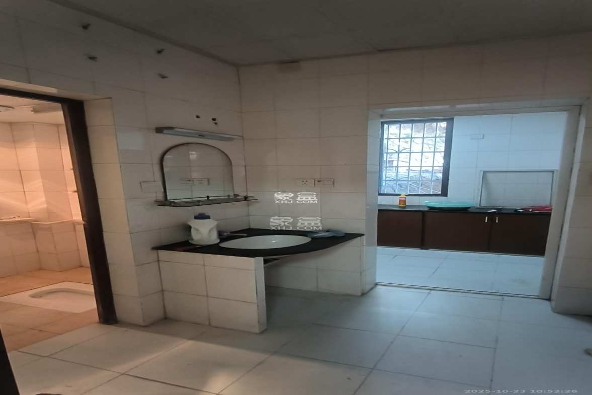 红旗区四片 3室2厅1卫 2200.0元/月 红旗区四片 3室2厅1卫 2200.0元/月室内图