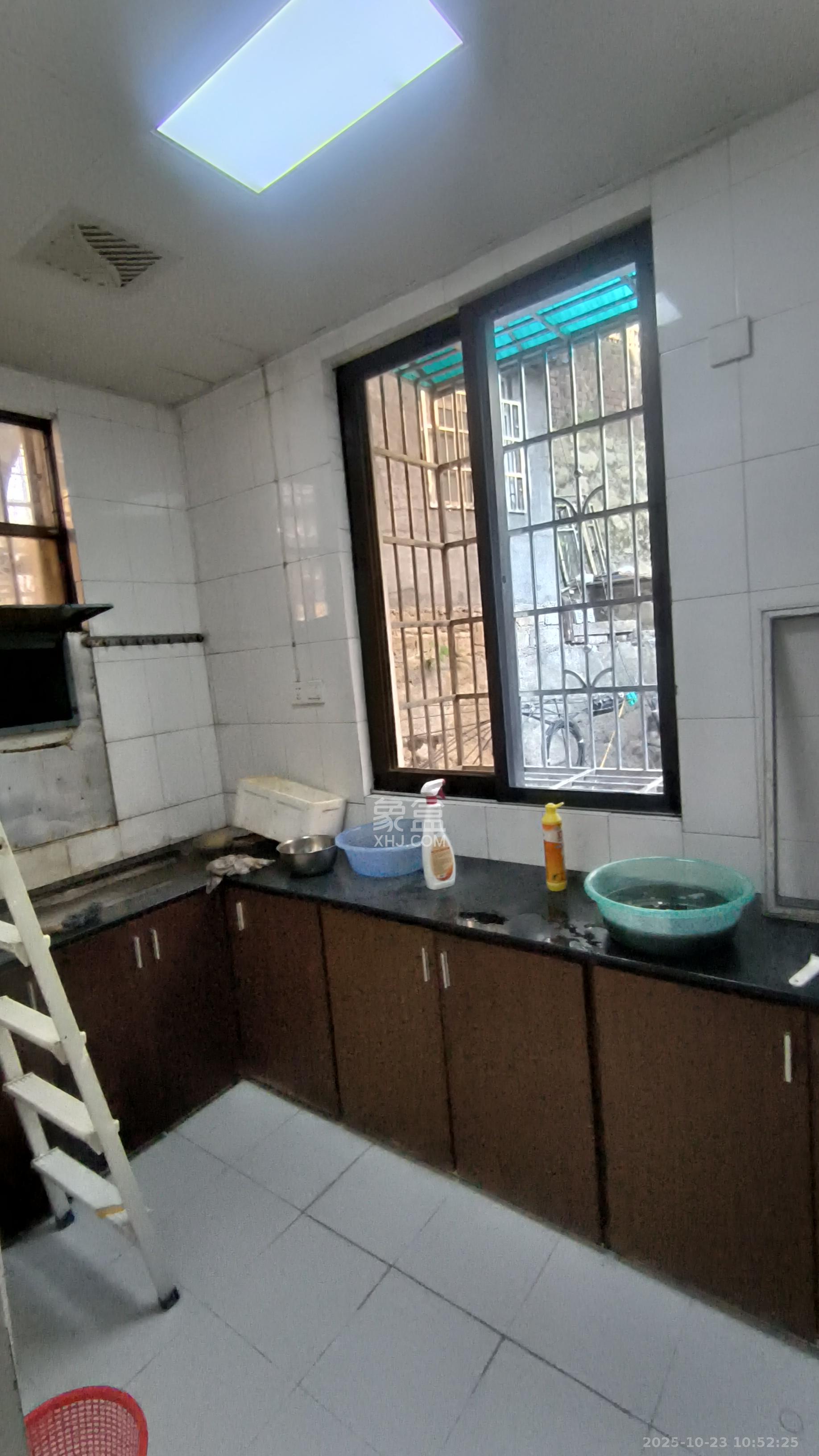 红旗区四片  3室2厅1卫    2200.0元/月室内图