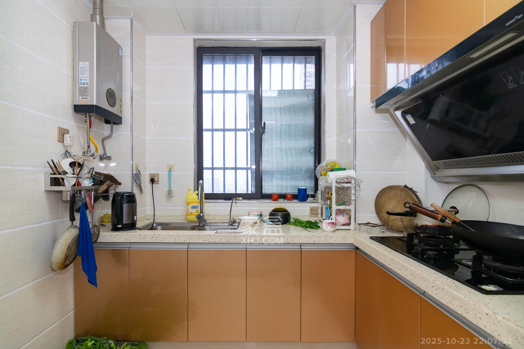 新城国际花都  3室2厅1卫    56.8万厨房