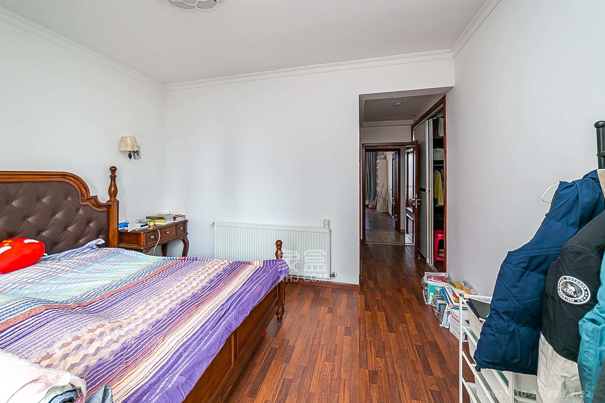 第六都（陆都小区）  4室2厅2卫    320.0万卧室