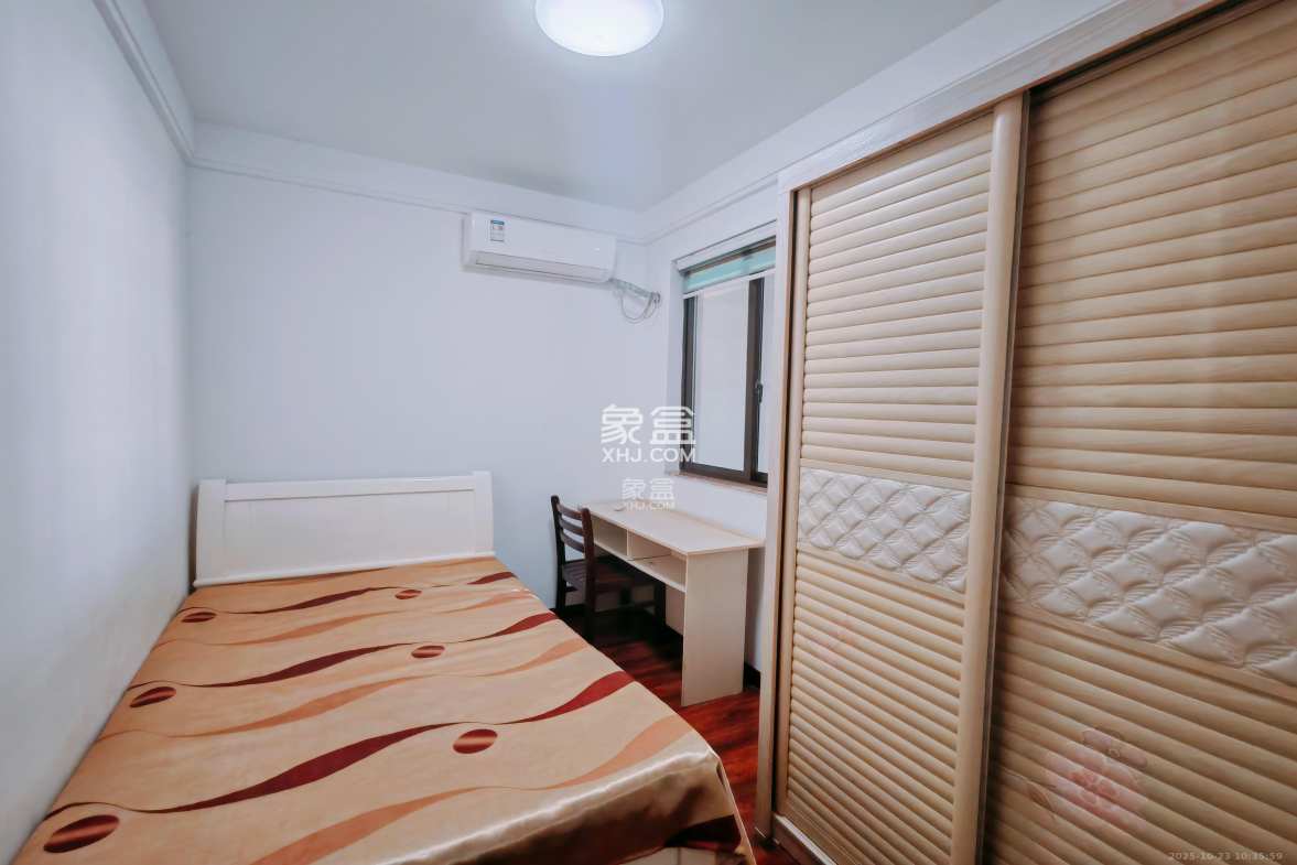 绿地中央广场 3室2厅1卫 2500.0元/月 绿地中央广场 3室2厅1卫 2500.0元/月室内图