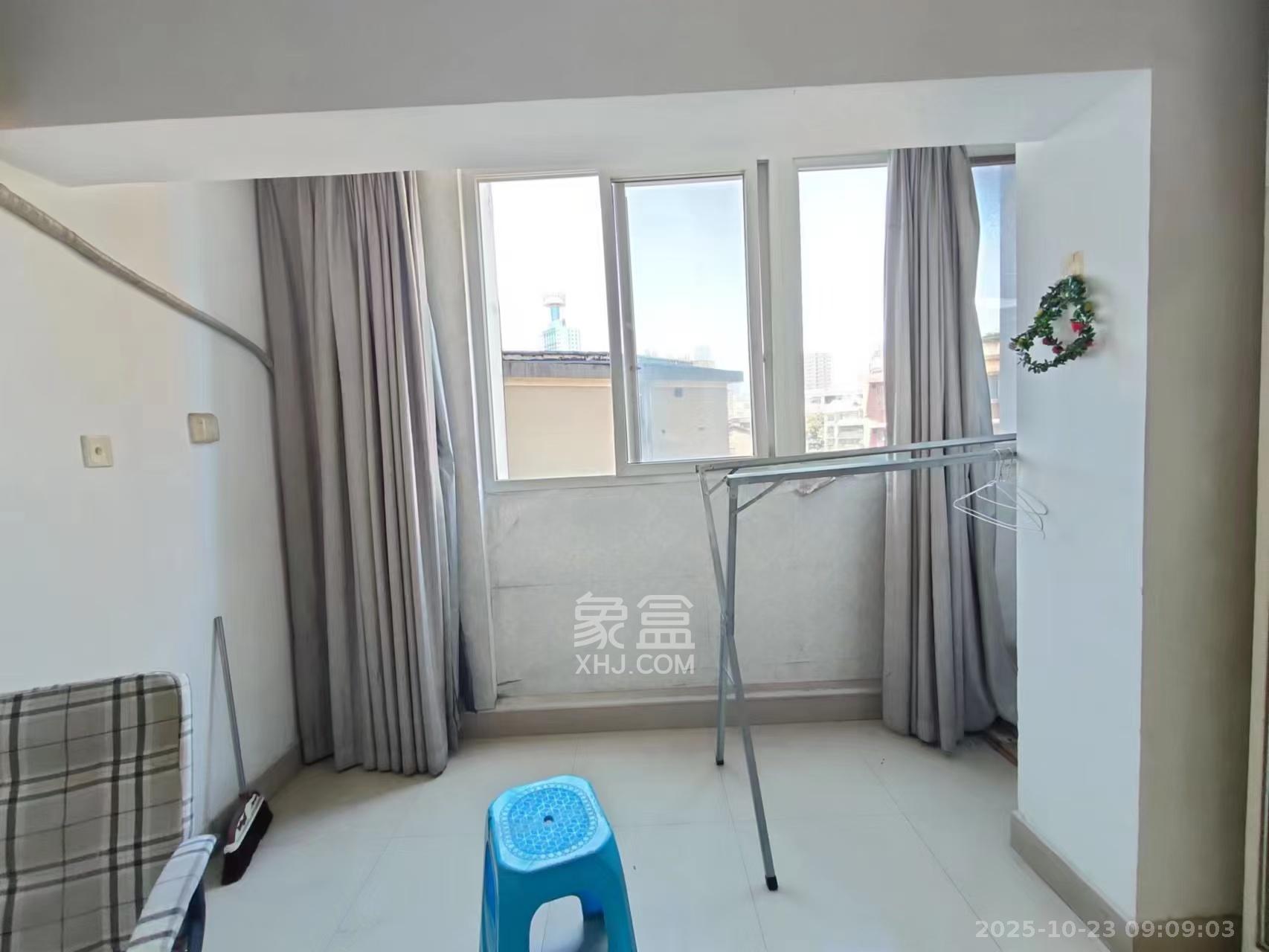 2076至高点 1室1厅1卫 1350.0元/月 2076至高点 1室1厅1卫 1350.0元/月室内图