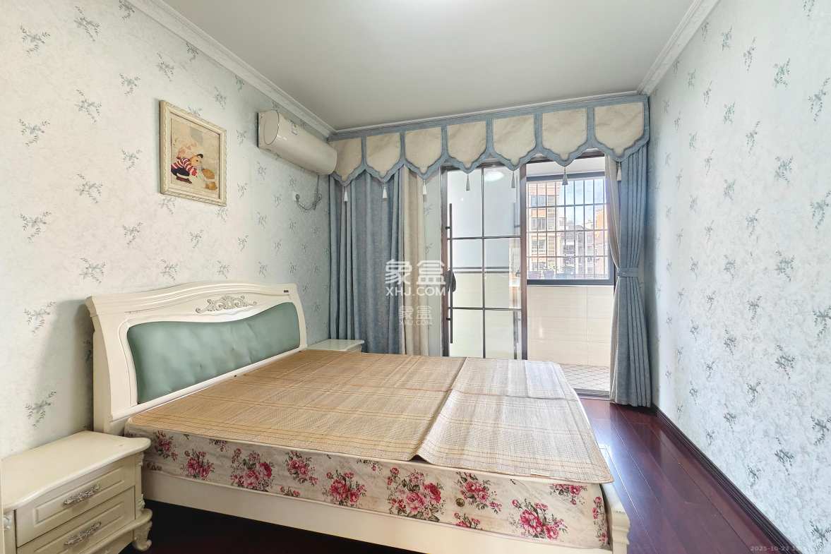 山水湾 3室2厅2卫 2300.0元/月 山水湾 3室2厅2卫 2300.0元/月室内图