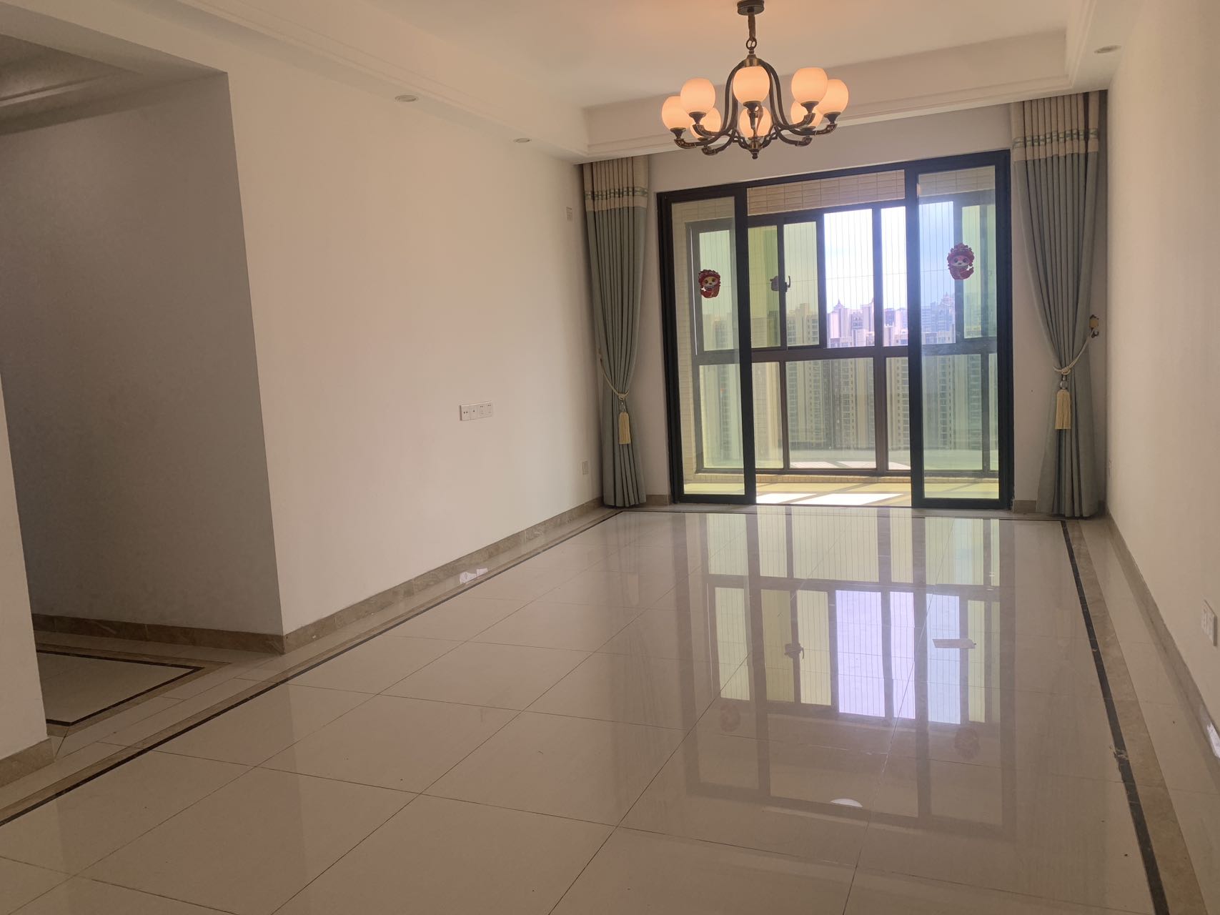 中海锦城  3室2厅2卫    158.0万 中海锦城  3室2厅2卫    158.0万客厅