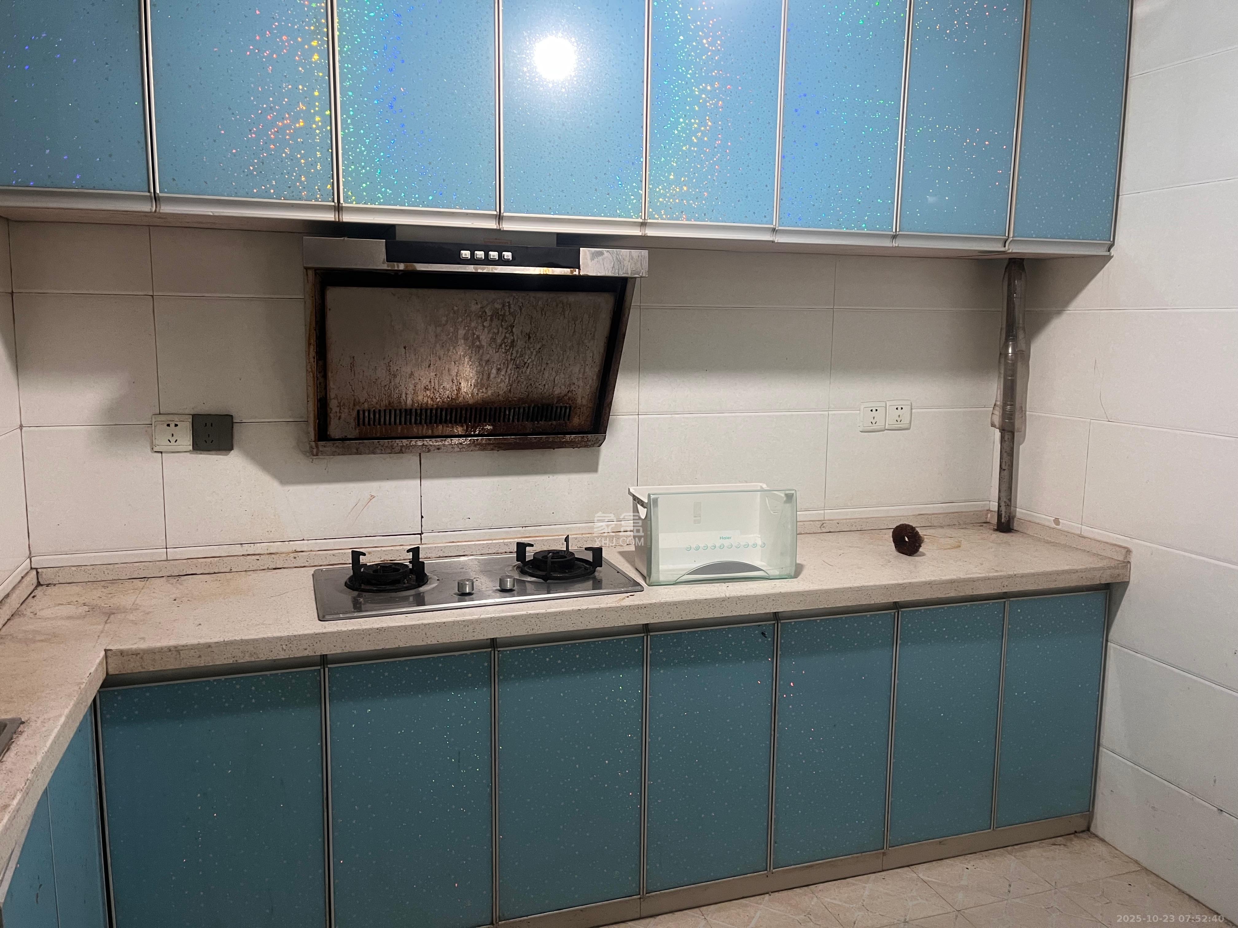 岳鞍阁小区 3室2厅1卫 2800.0元/月 岳鞍阁小区 3室2厅1卫 2800.0元/月室内图