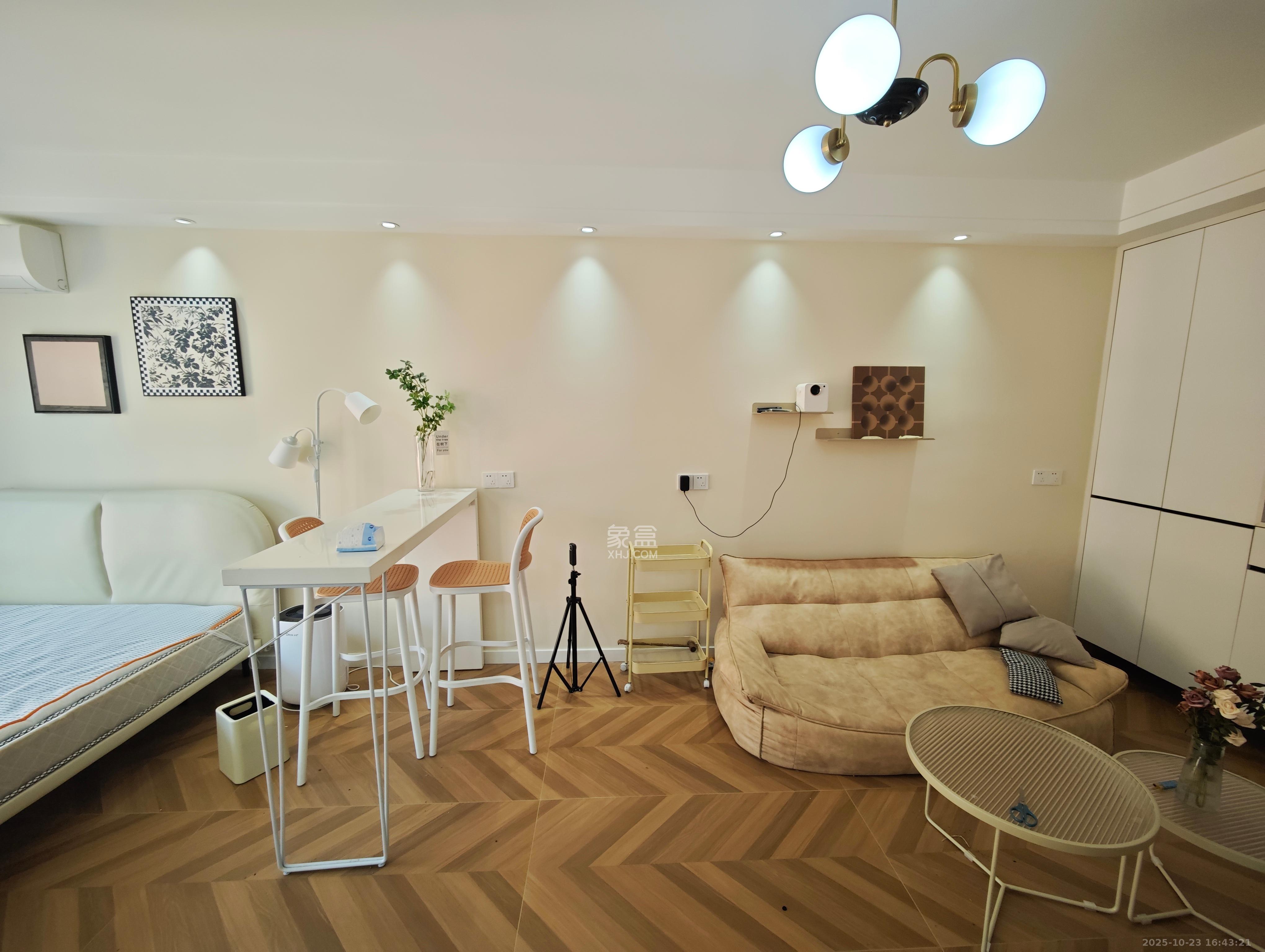 鑫远揽悦(鑫远和城三期)  1室1厅1卫    1900.0元/月 鑫远揽悦(鑫远和城三期)  1室1厅1卫    1900.0元/月