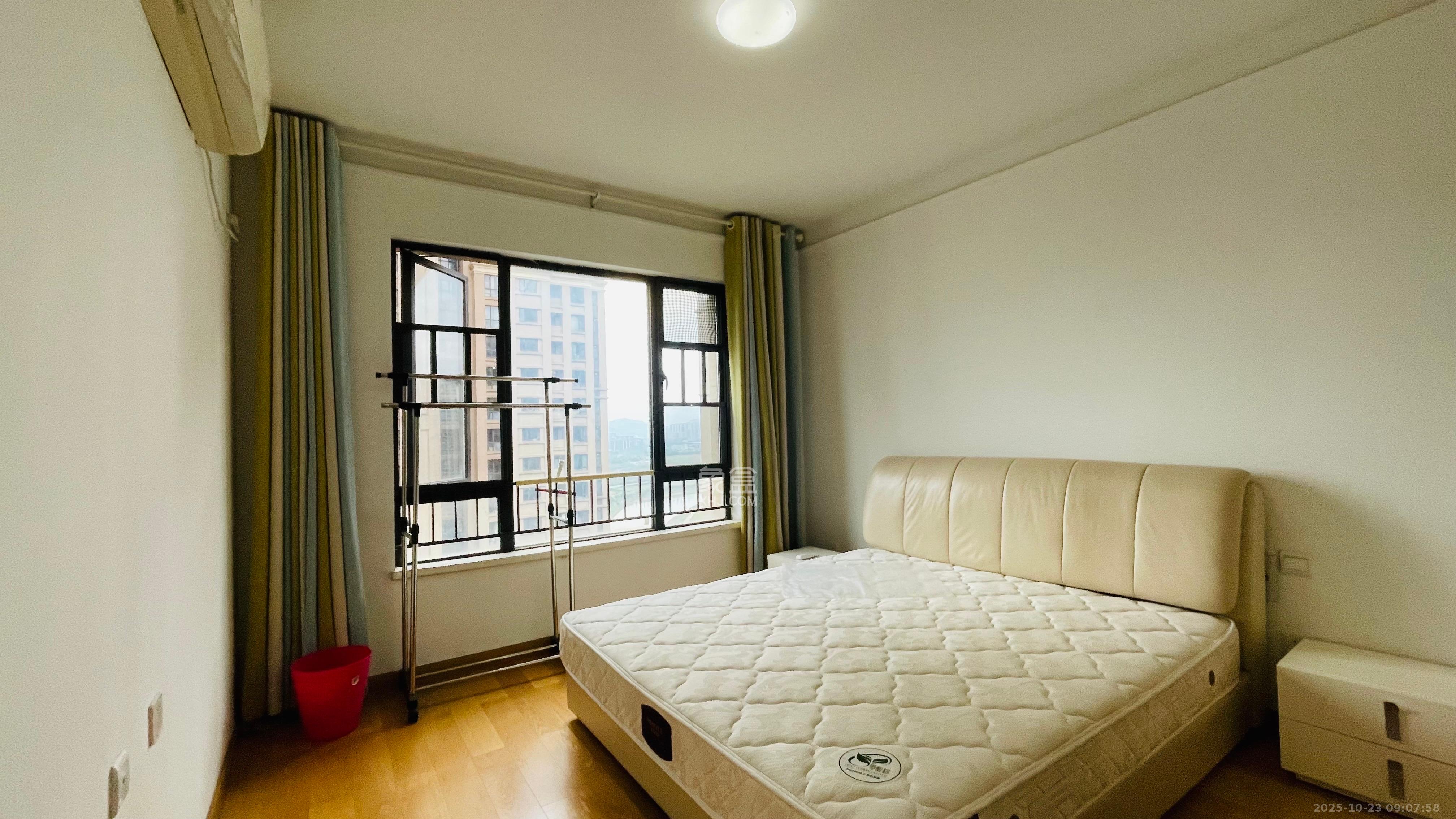 中海国际三期  3室2厅2卫    2300.0元/月室内图