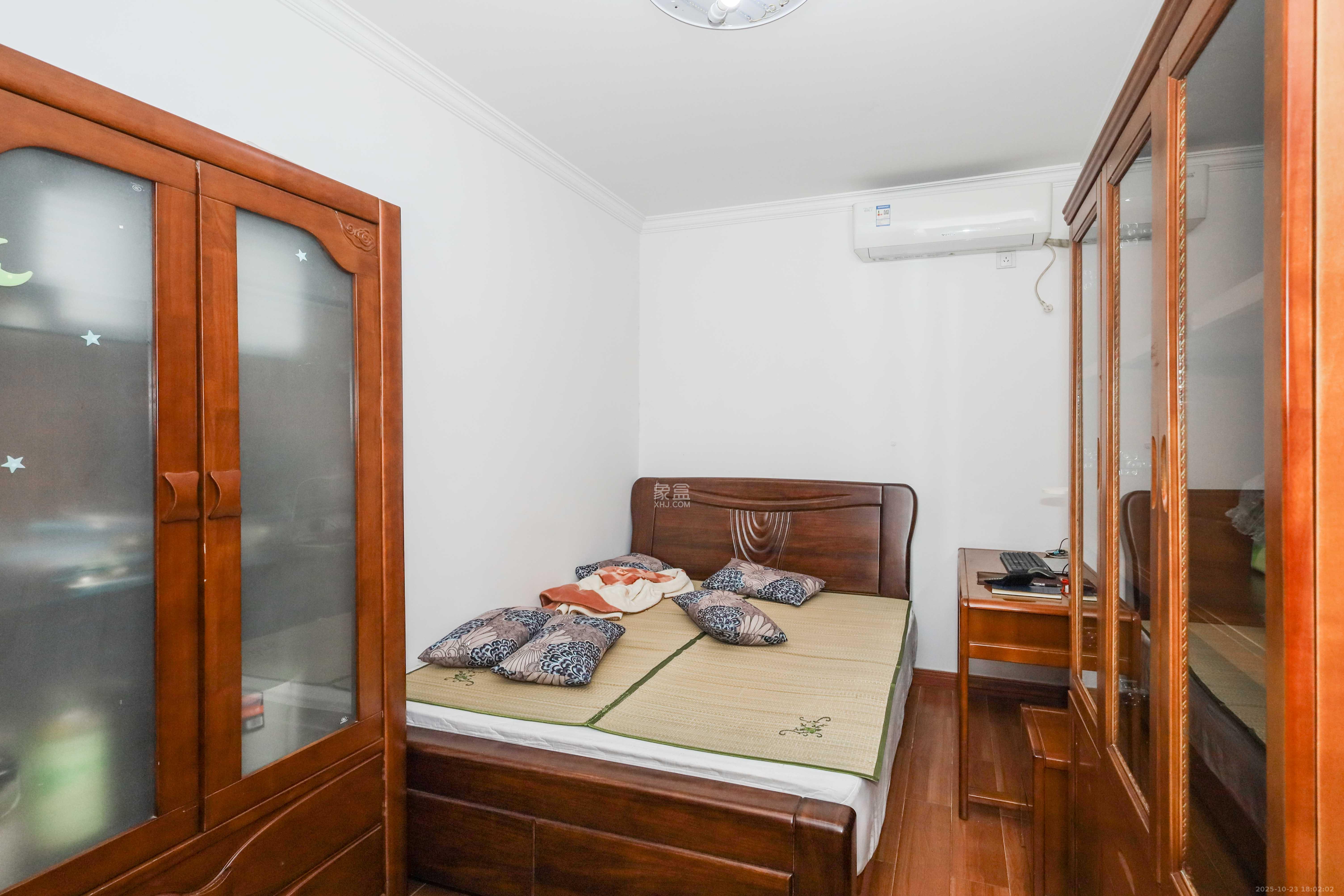 中国铁建梅溪青秀二期  3室2厅2卫    108.0万卧室