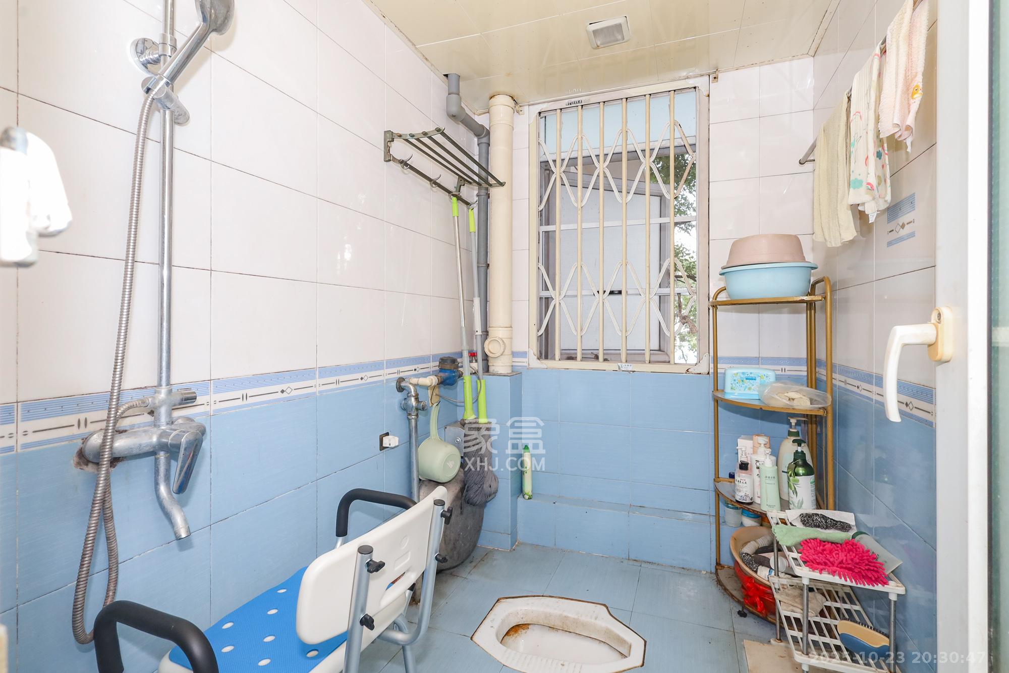 八方小区A区  4室2厅2卫    509.0万 八方小区A区  4室2厅2卫    509.0万卫生间