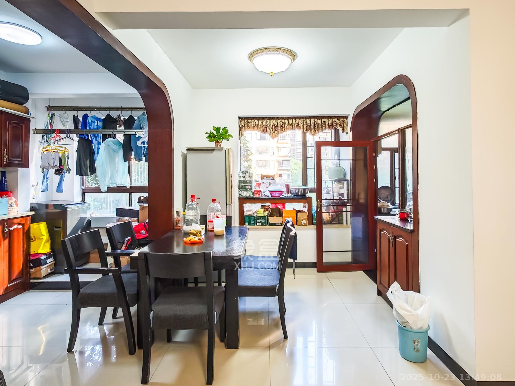 山语城二期 3室2厅1卫 68.0万 山语城二期 3室2厅1卫 68.0万客厅