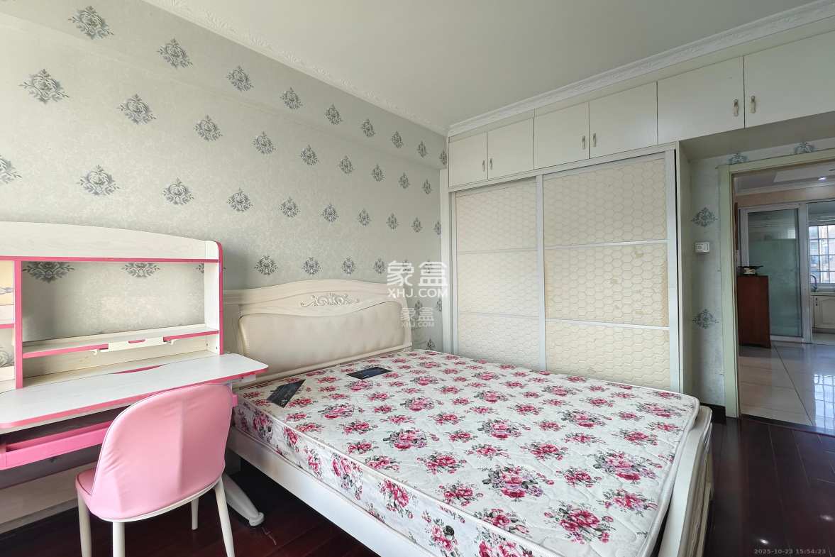 山水湾 3室2厅2卫 2300.0元/月 山水湾 3室2厅2卫 2300.0元/月室内图