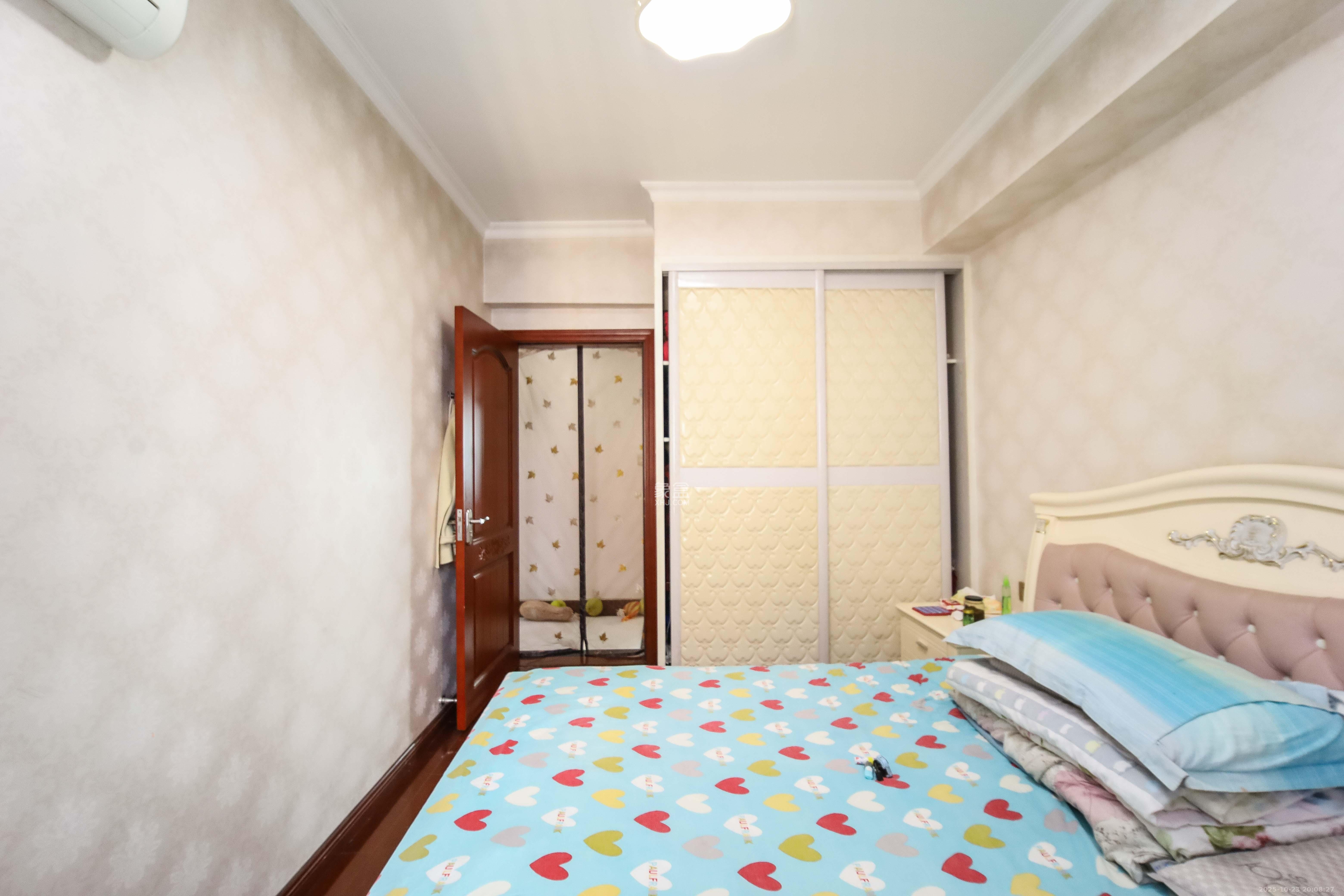 东方芙蓉  3室2厅2卫    108.0万卧室