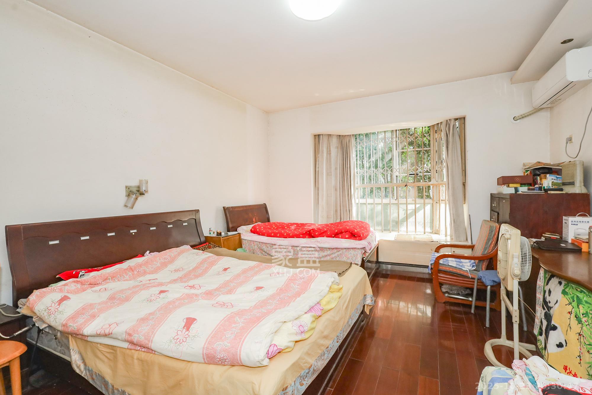 八方小区A区  4室2厅2卫    509.0万 八方小区A区  4室2厅2卫    509.0万卧室