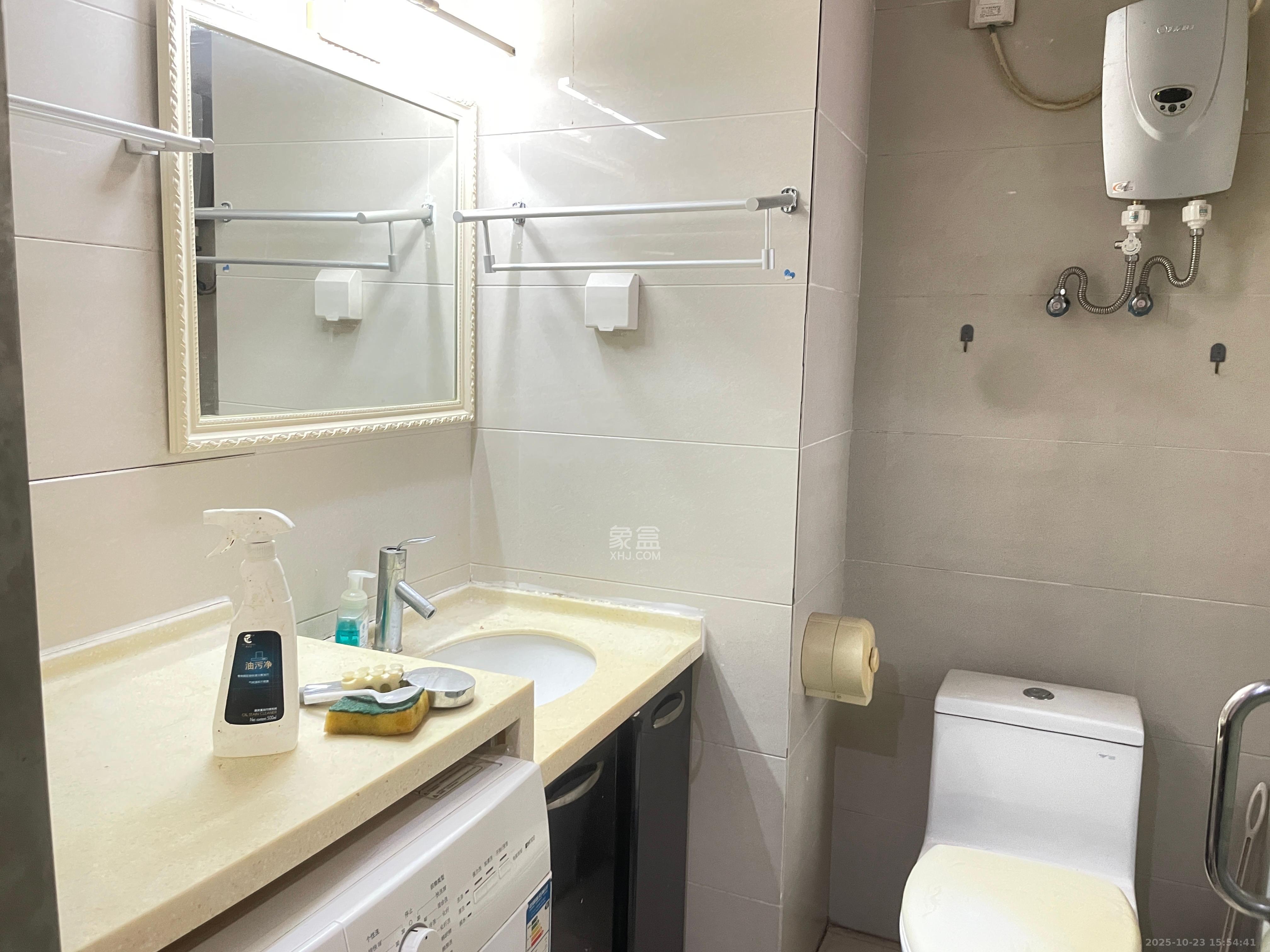 湘腾城市广场  1室1厅1卫    1600.0元/月 湘腾城市广场  1室1厅1卫    1600.0元/月室内图