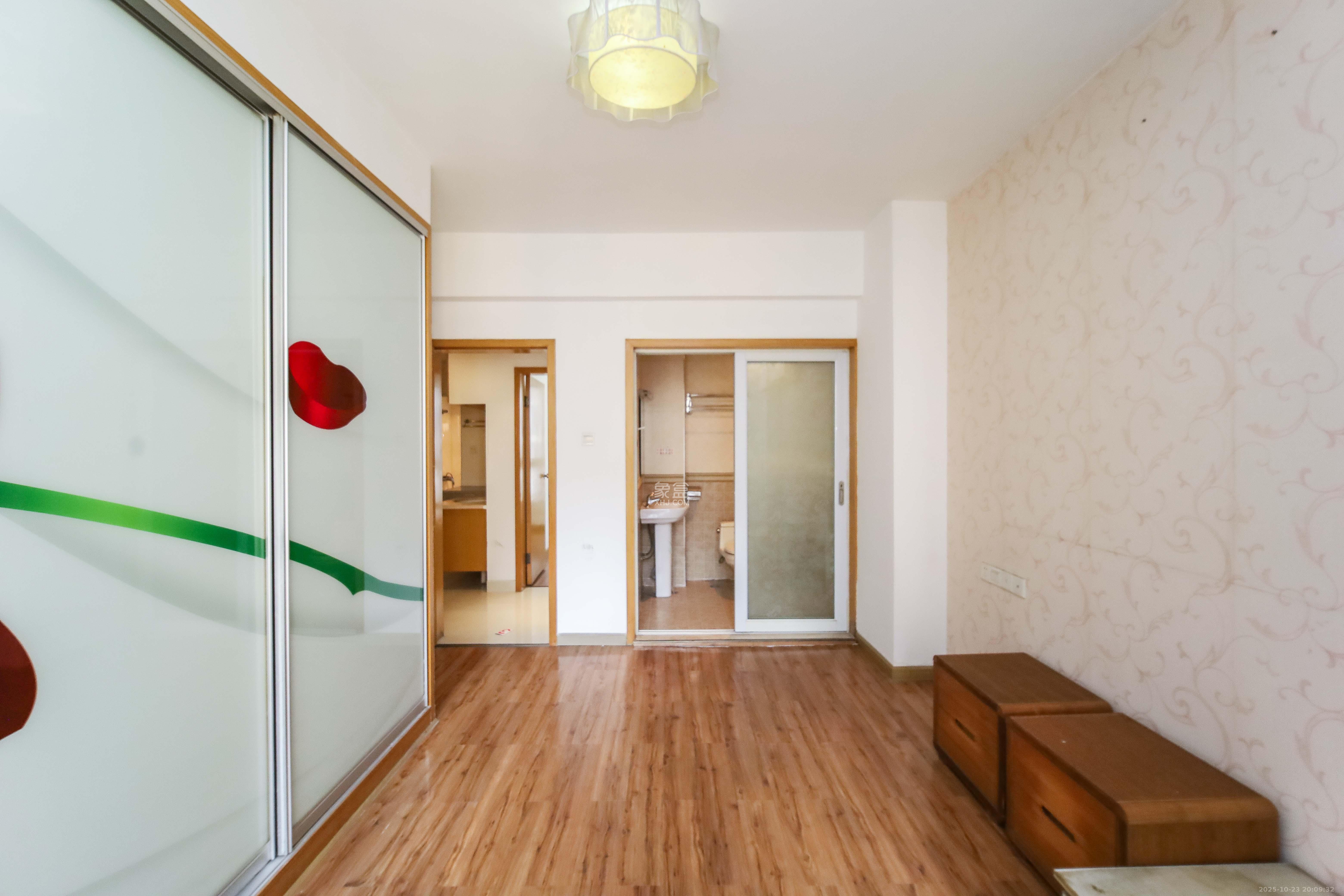 浏阳河畔家园  3室2厅2卫    81.0万卧室