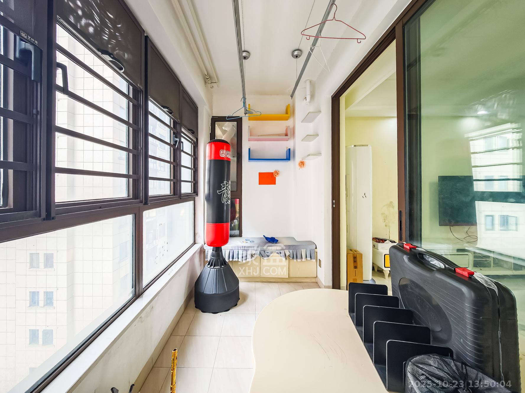 山语城三期  3室2厅2卫    88.0万阳台