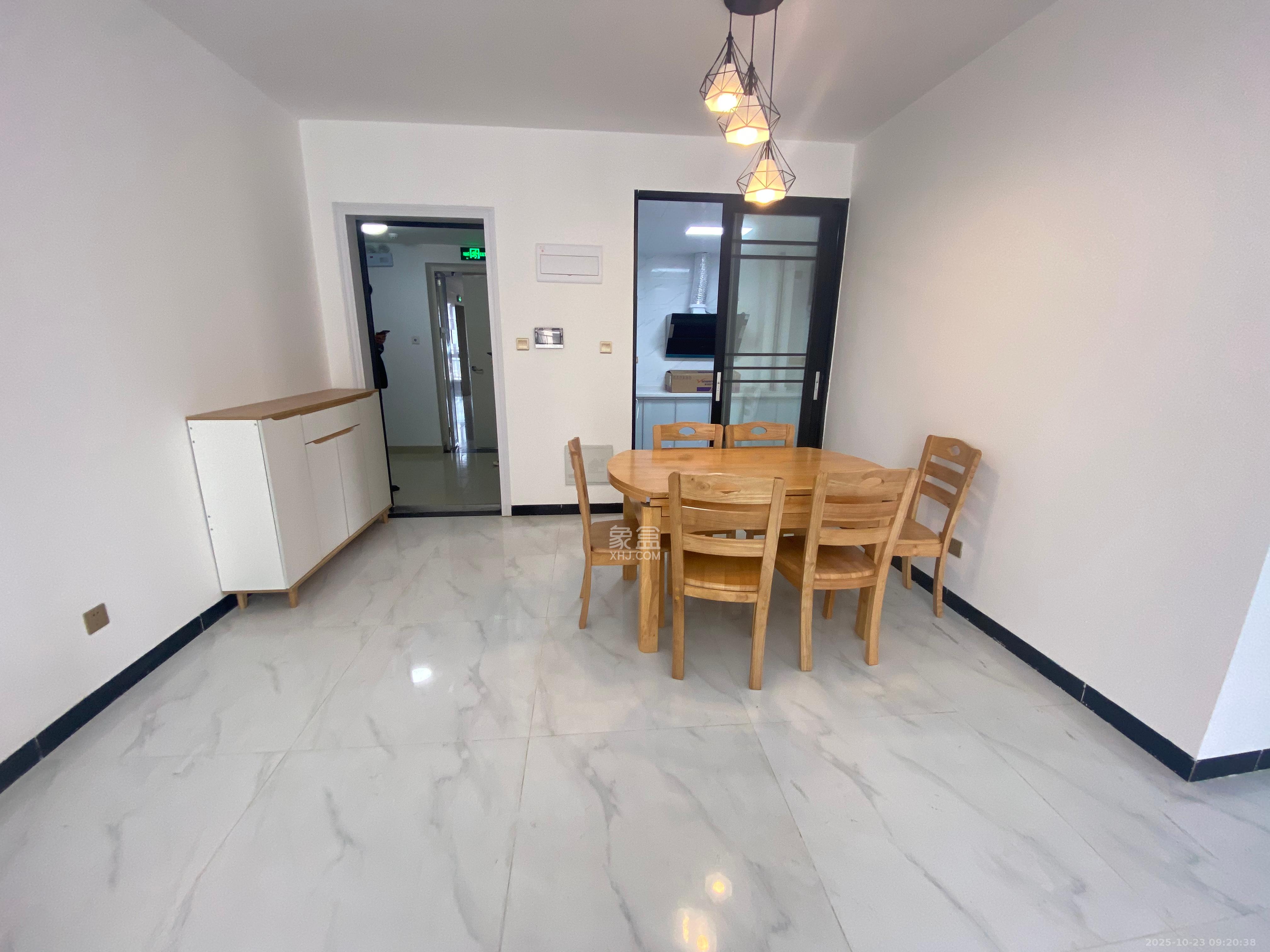 融创融公馆(融创臻苑)  3室2厅2卫    2100.0元/月 融创融公馆(融创臻苑)  3室2厅2卫    2100.0元/月室内图