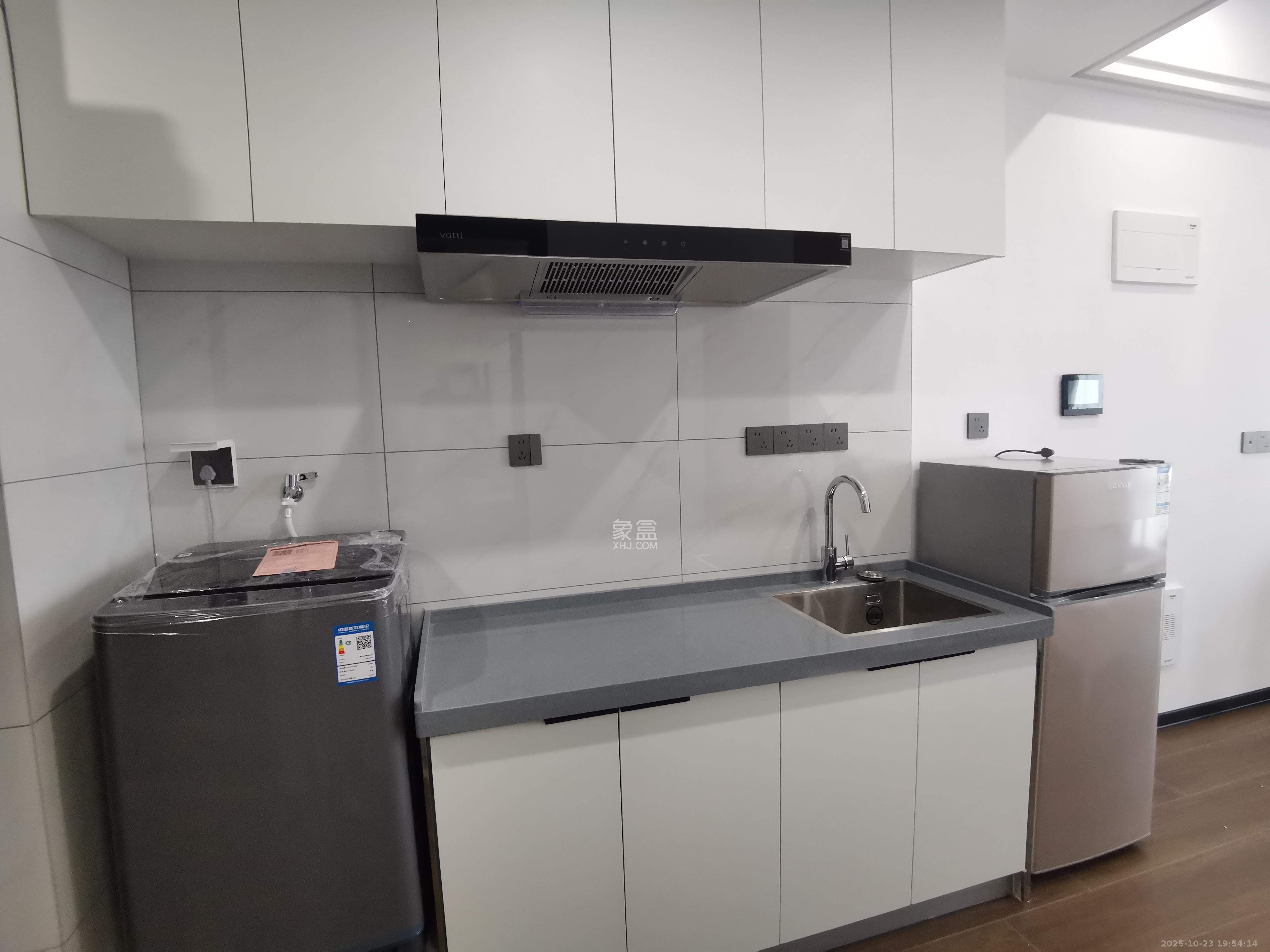 华润置地中心  1室1厅1卫    2400.0元/月室内图