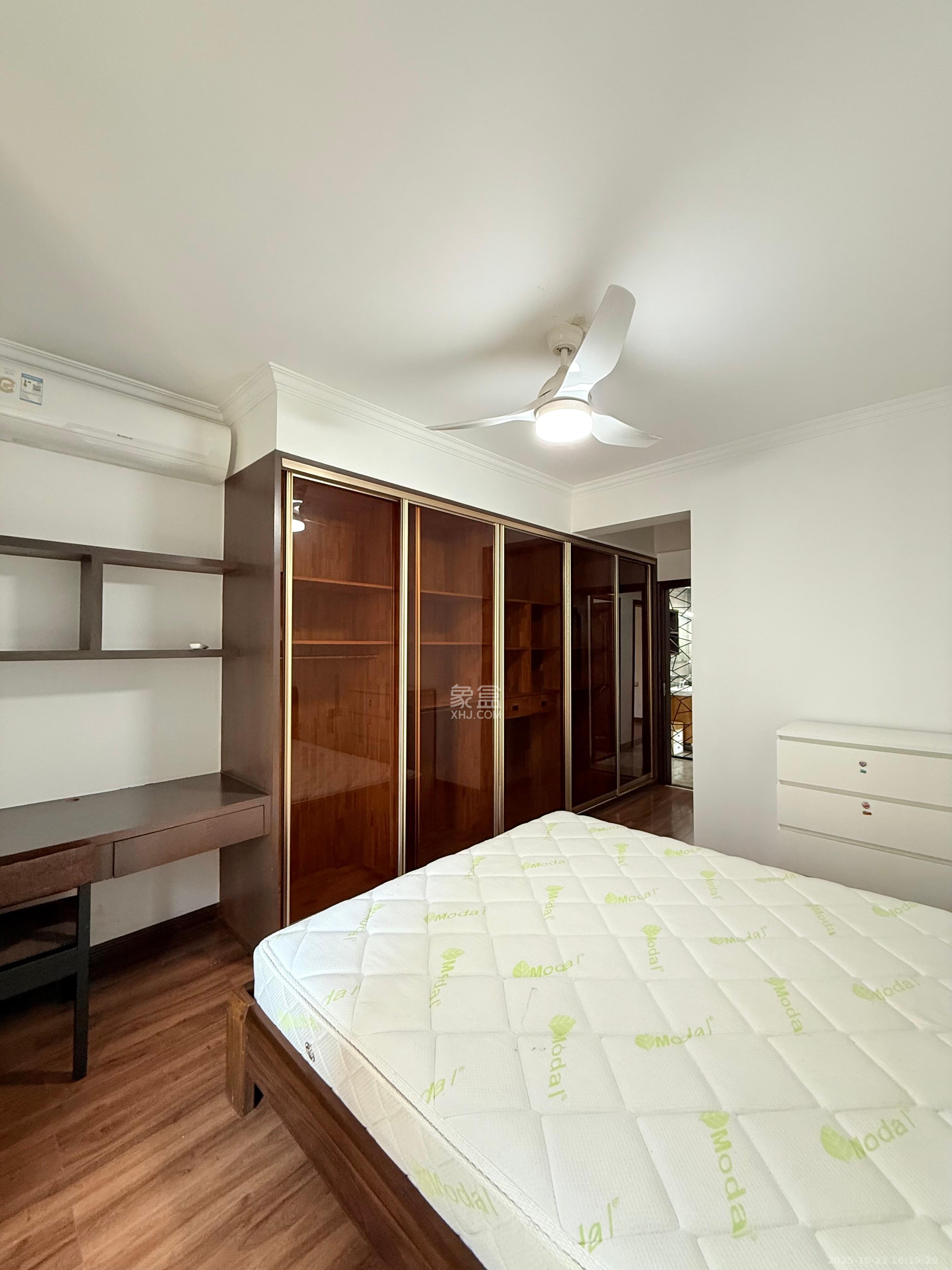 华润橡树湾  3室2厅2卫    2100.0元/月室内图