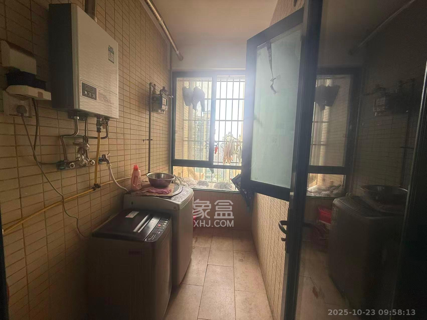 恒大雅苑 3室2厅2卫 2800.0元/月 恒大雅苑 3室2厅2卫 2800.0元/月室内图