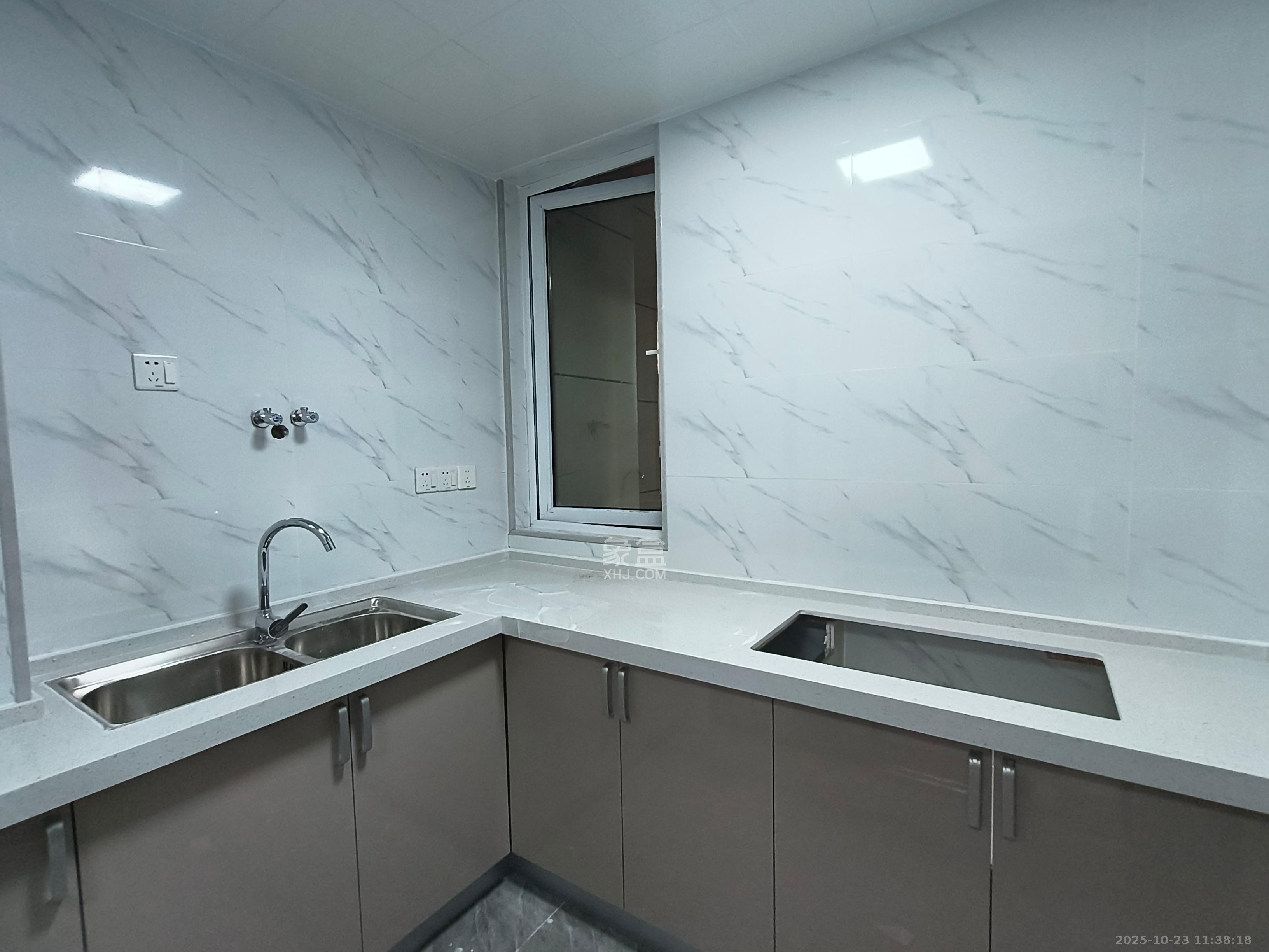 绿地新都会  3室2厅1卫    2100.0元/月室内图