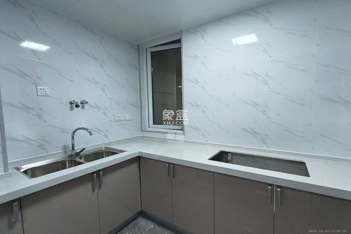 绿地新都会 3室2厅1卫 2100.0元/月 绿地新都会 3室2厅1卫 2100.0元/月室内图