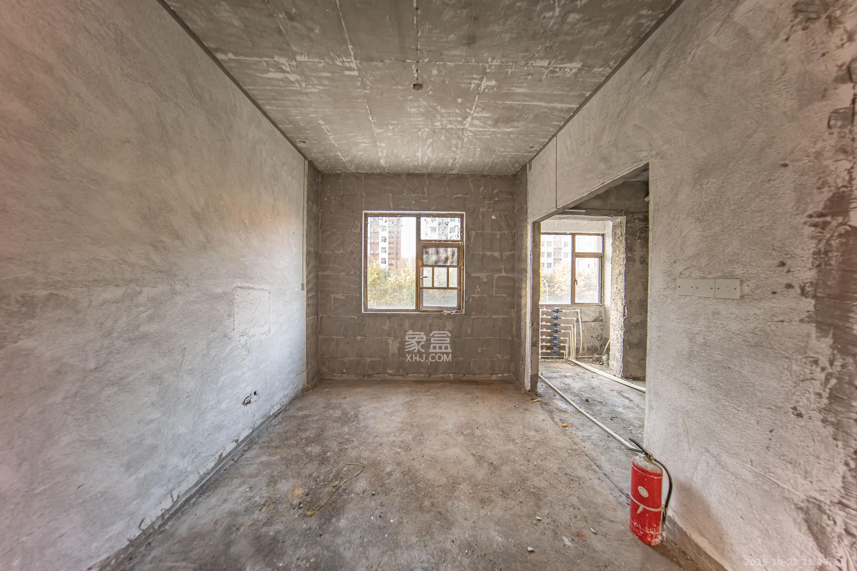 江山帝景哈佛  5室2厅2卫    103.8万客厅