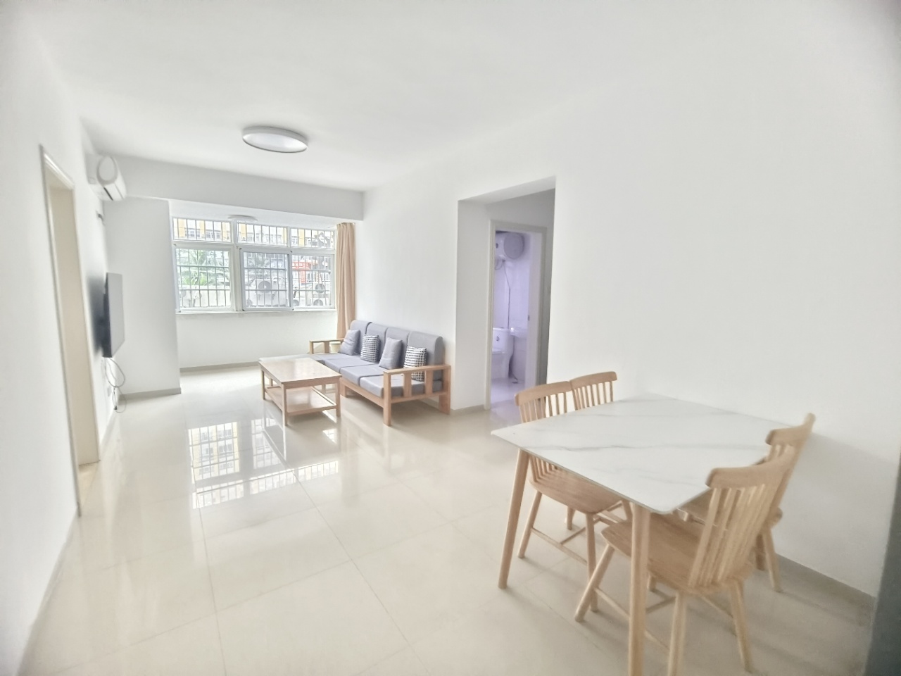 华宝雅苑 1室2厅1卫 2100.0元/月 华宝雅苑 1室2厅1卫 2100.0元/月室内图